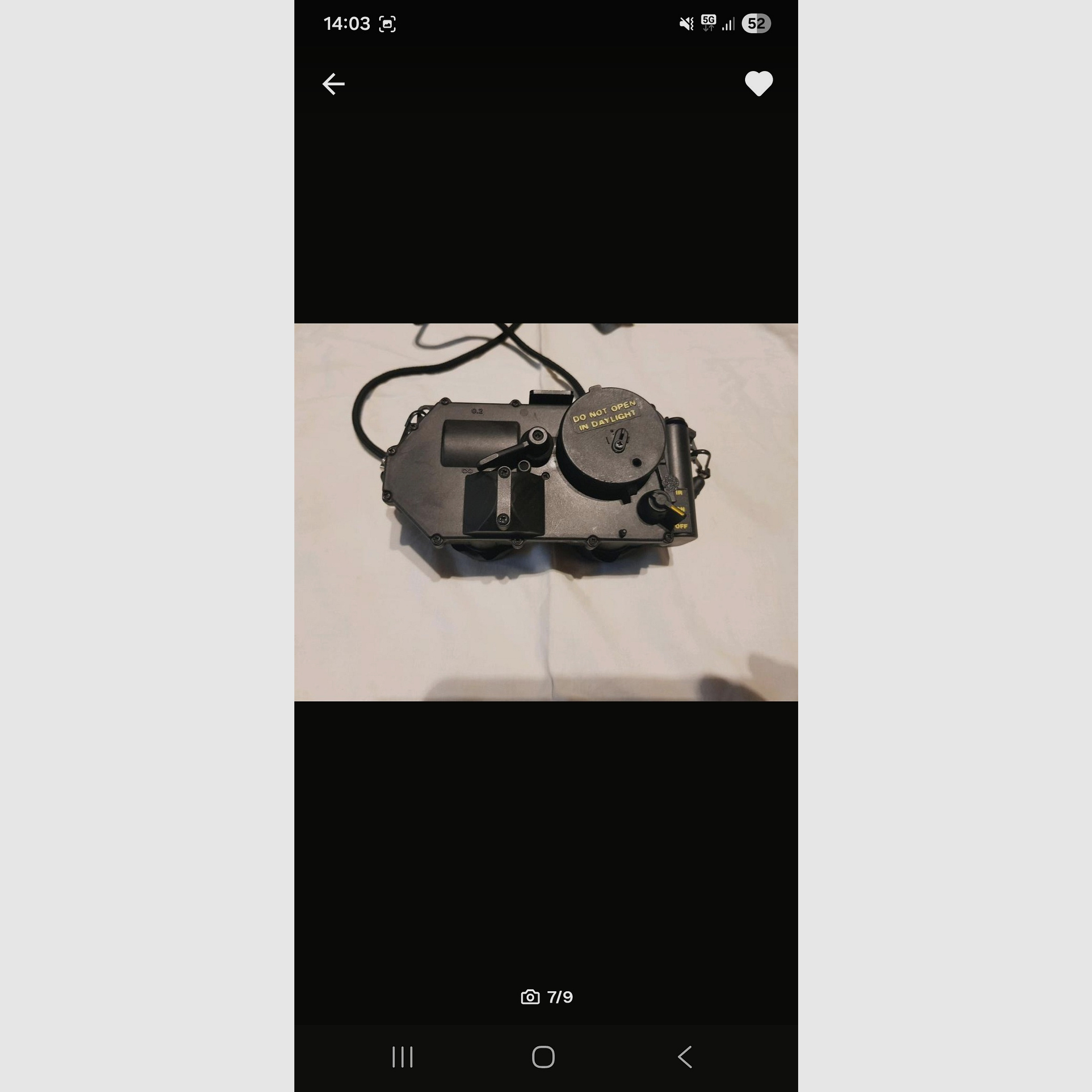 Night vision device residual light amplifier with helmet mount and carrying cap, so for wearing without a helmet