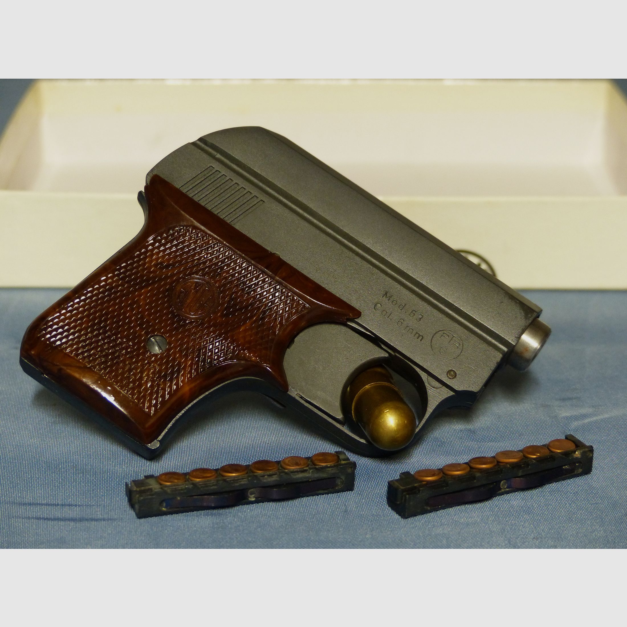 Schreckschuss Gas Pistole EM-GE 63 Cal. 6 mm Knall PTB 6 OVP 3 Magazine vintage