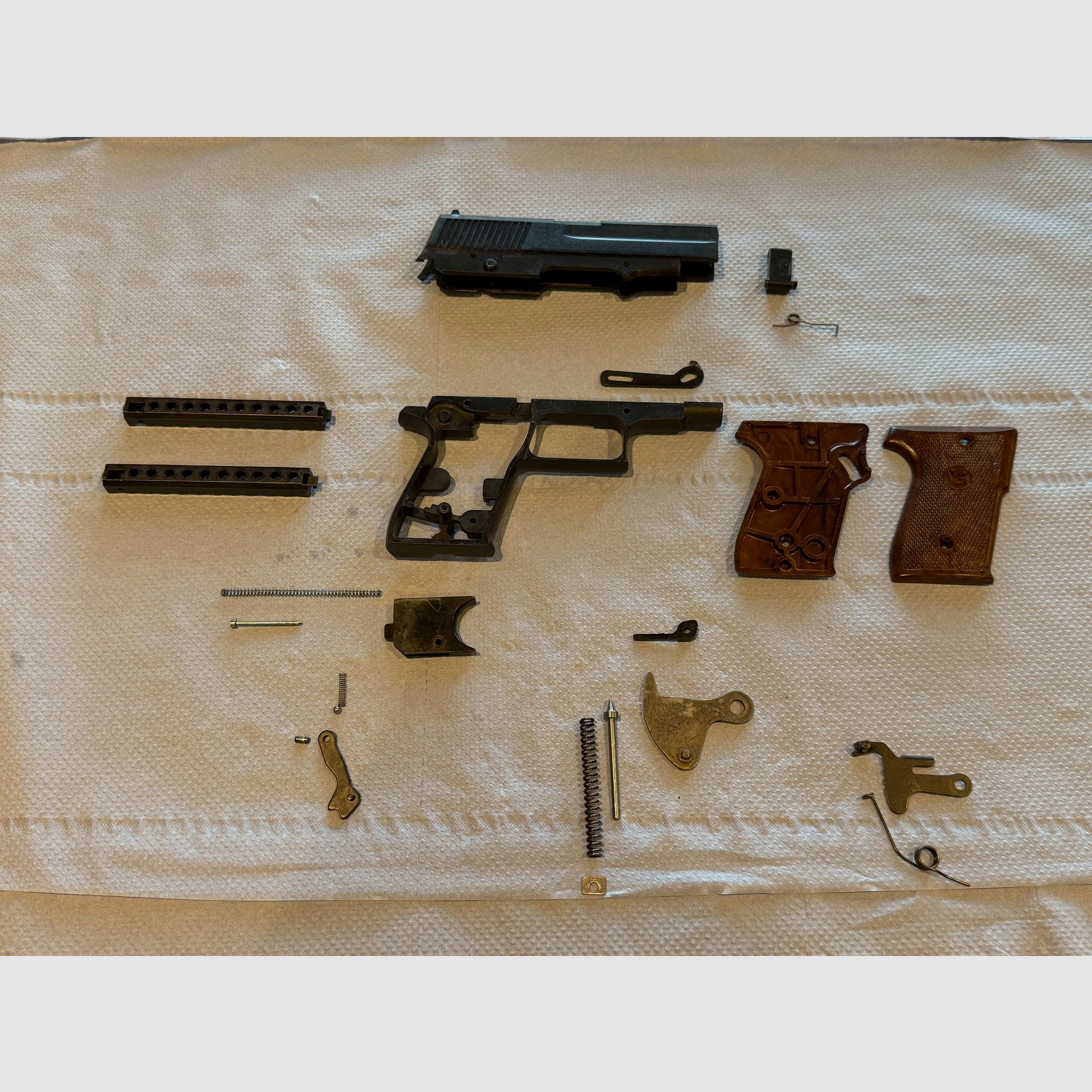 Röhm RG300 – Compact blank-firing pistol in caliber 6mm Flobert (PTB 327)