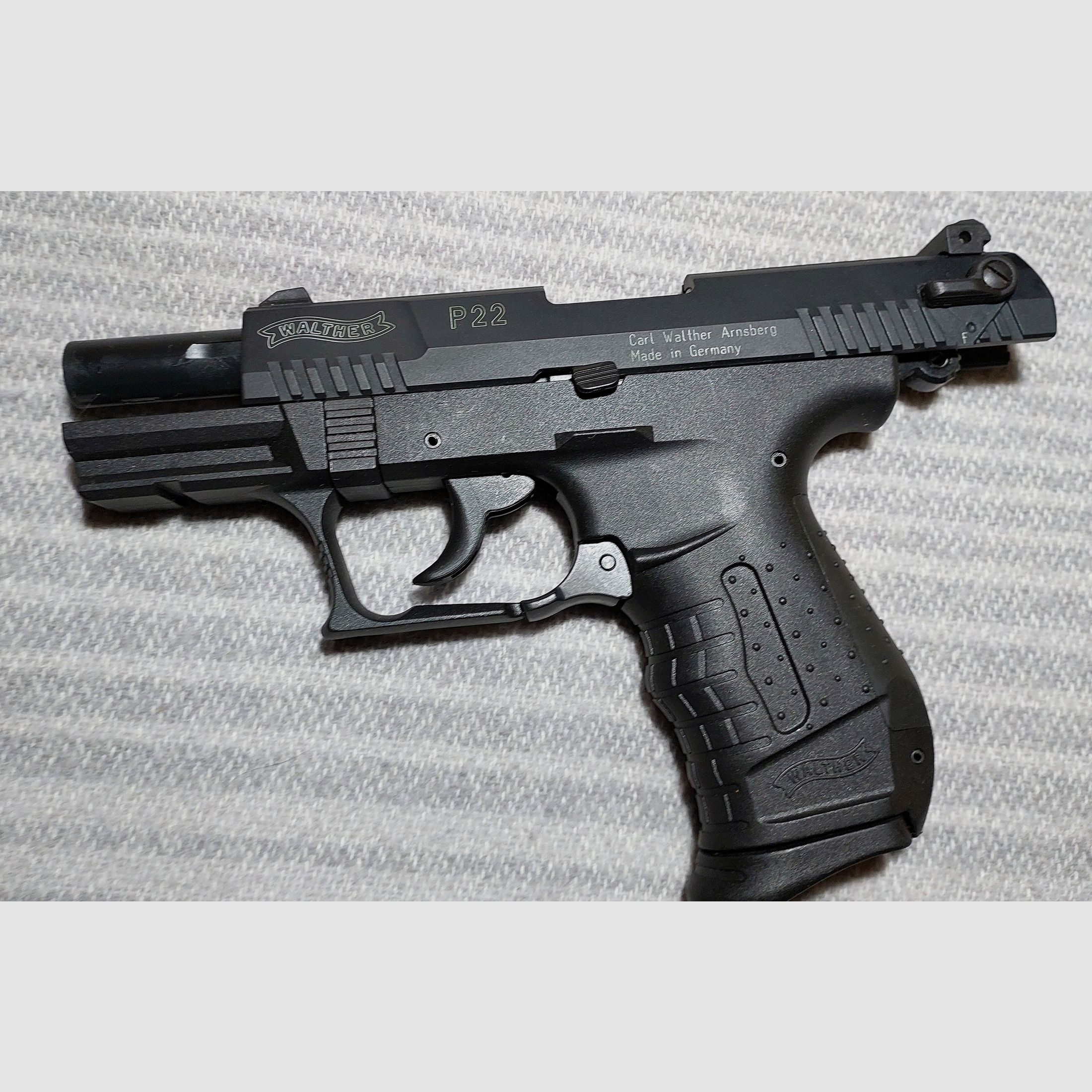 Walther P22 (P 22 Classic) pistola de fogueo 9mm P.A.K. (PTB 778) con 2 cargadores