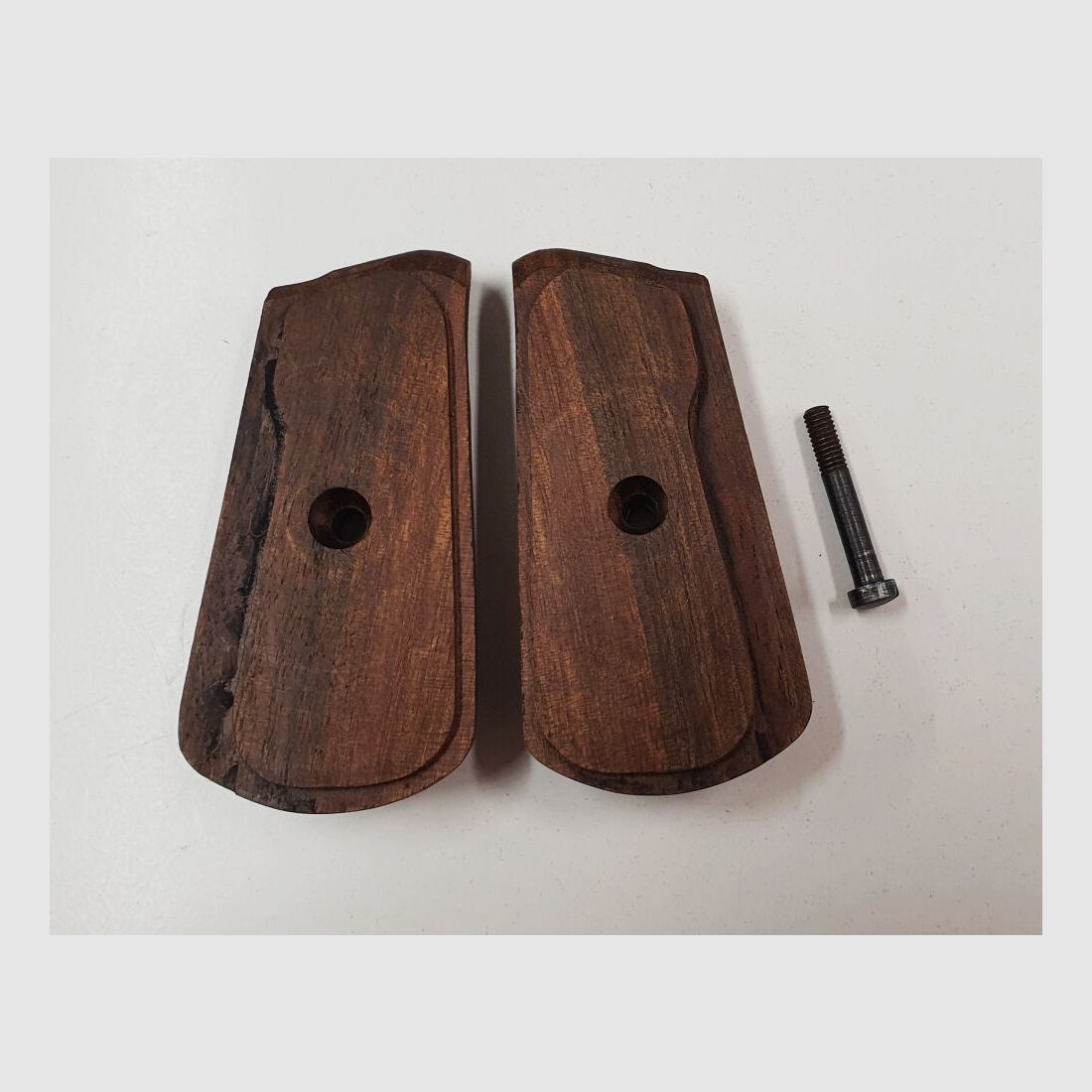Original Mauser Oberndorf [29B] Griffschalen Set rechts / links + Buchse & Schraube für MAUSER C96 Bolo Neufertigung