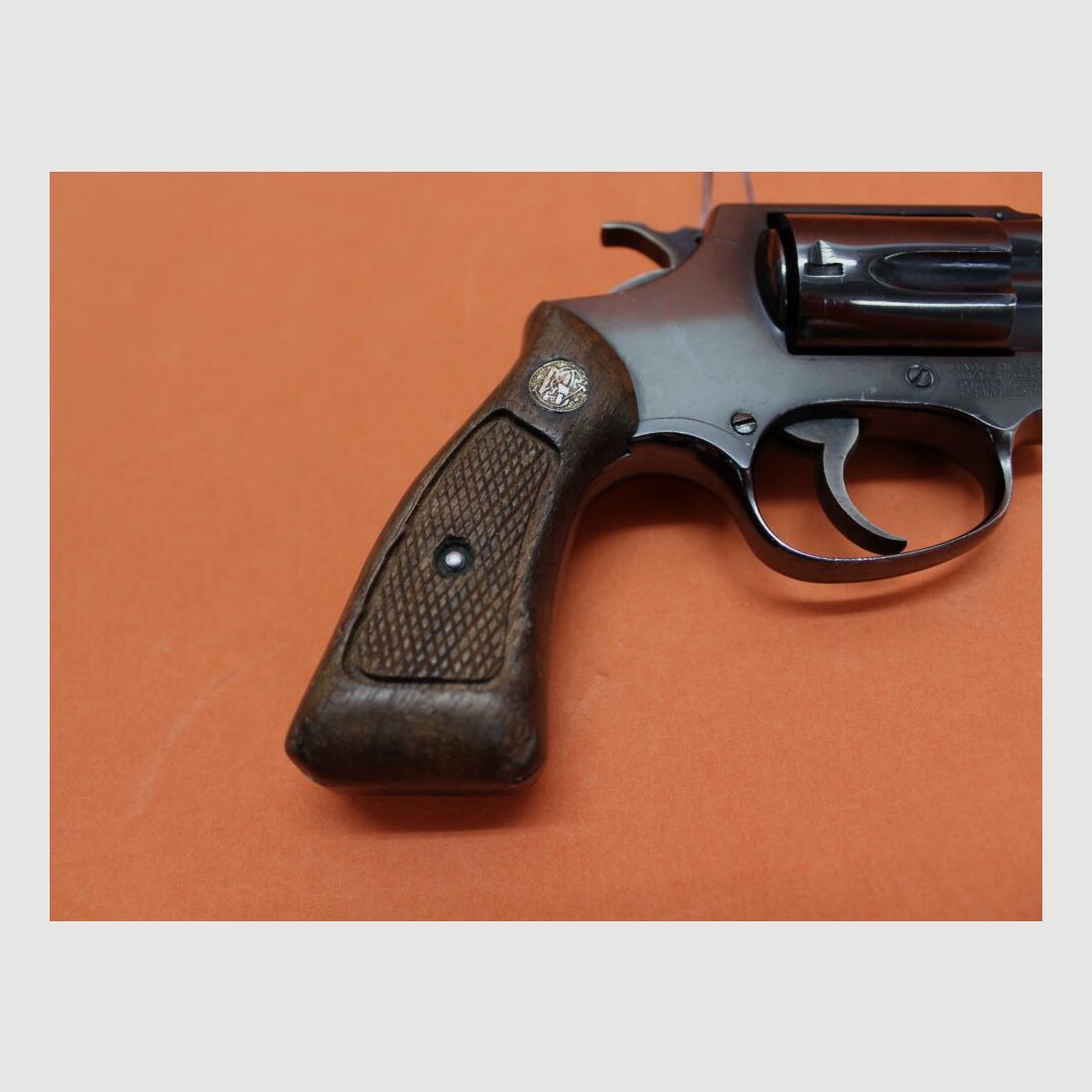 Smith & Wesson Revolver .38 Special Smith & Wesson/ S&W 36 Chiefs Special blued, 3" barrel/ wooden grip used weapon