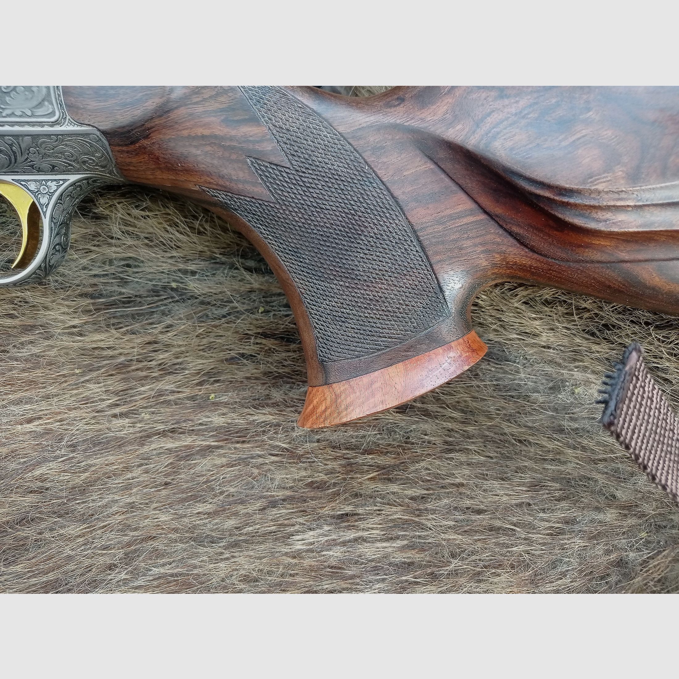 Blaser R93 vollgraviert mit unbenutztem Lauf in 8x68S Holzklasse 9 