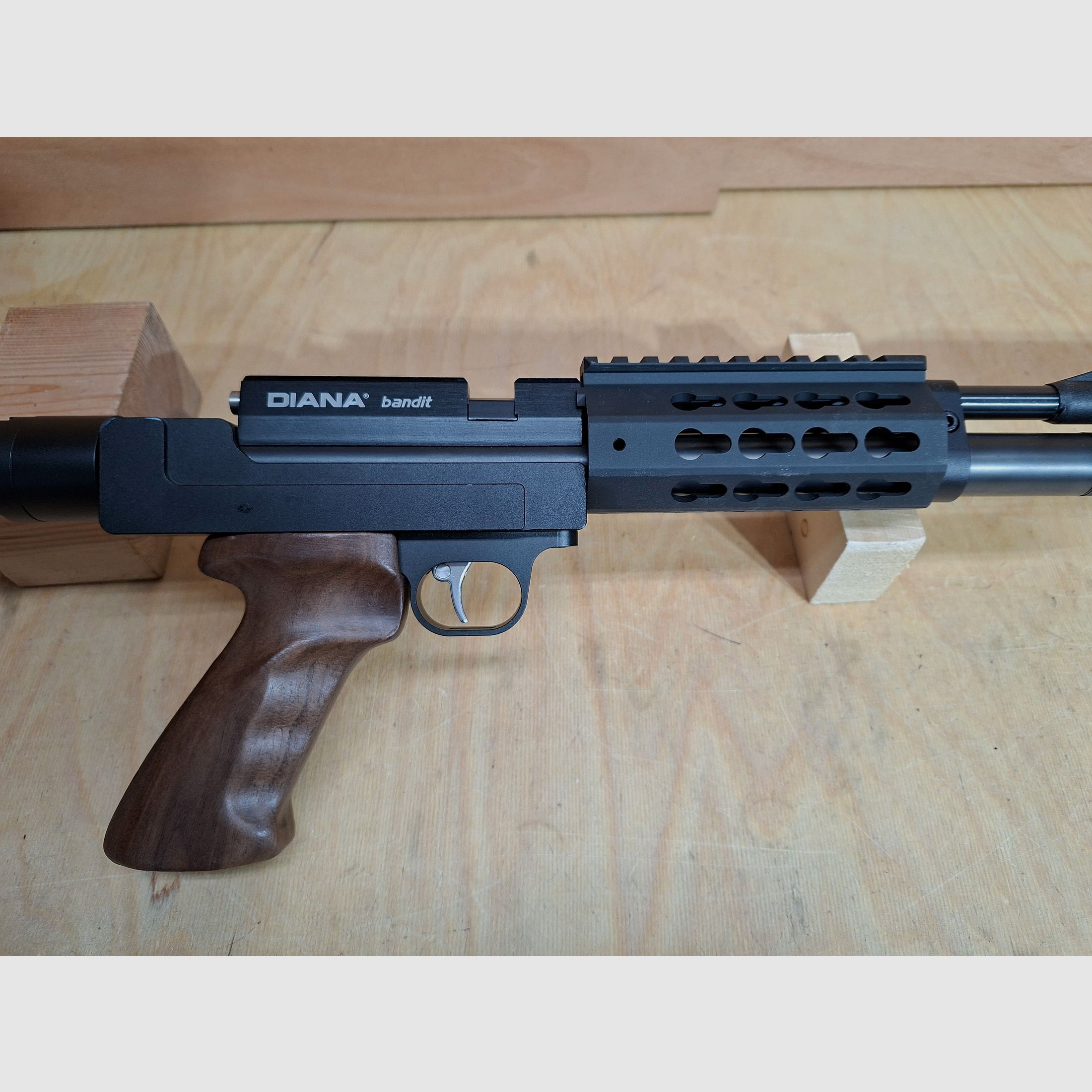 Diana Bandit Gen II Pressluftpistole mit Taktischem Body Kit AR 15