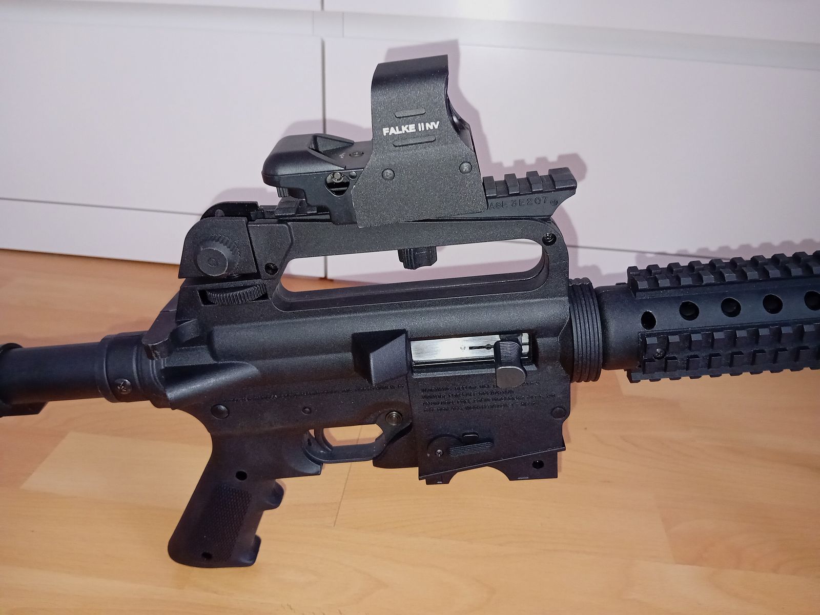 Mossberg Selbstladebüchse International 715t .22lr inkl. 3 Magazinen und Leuchtpunktvisier Falke II NV