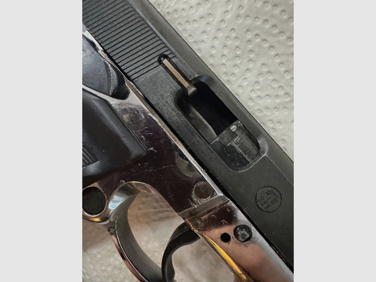 Browning GBDA 8 Ersatzteilspender mit Magazin.