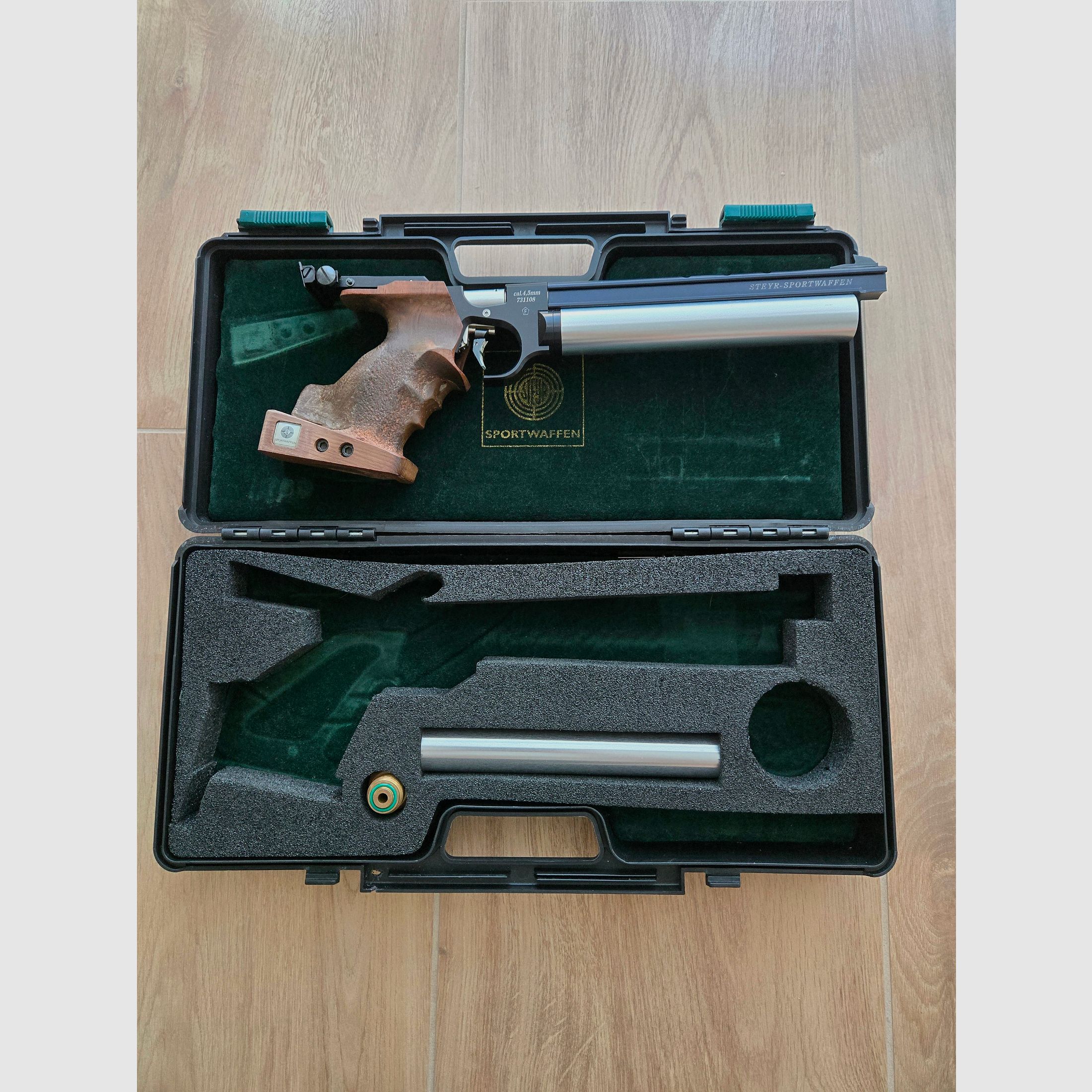 Match-Luftpistole STEYR LP 10 mit 2 Kartuschen, Adapter, Koffer, Werkzeug