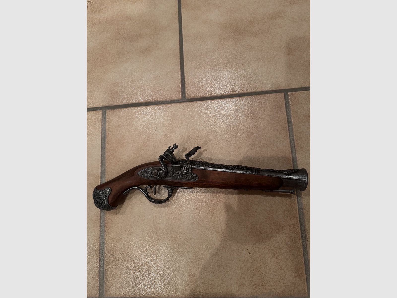 flintlock pistols, image 4 of 6