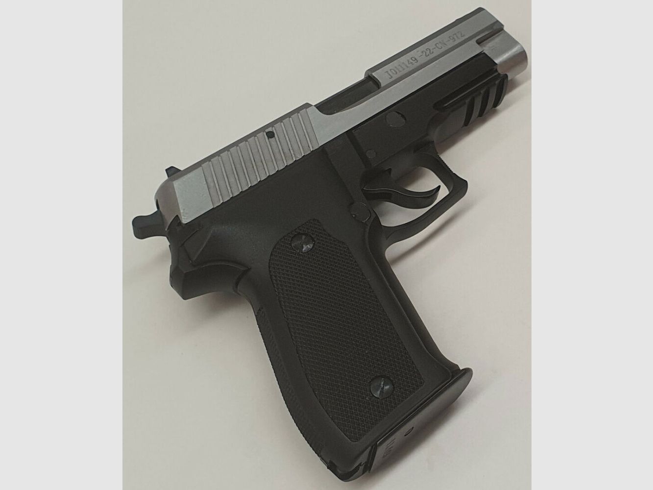 Pistola semiautomática NORINCO Mod. NP762/ NP22/ PX-3 bicolor en calibre 7,62x25tokarev incluyendo accesorios, imagen 7 de 9