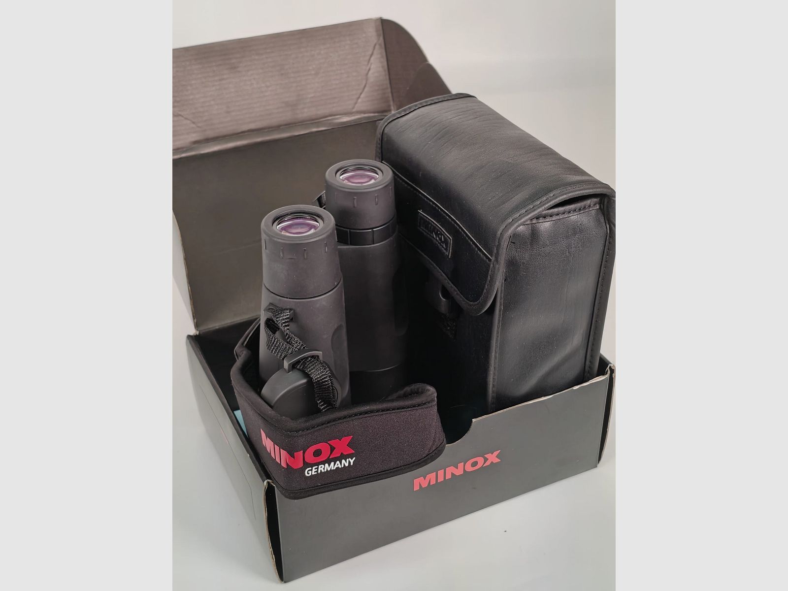 Minox BD 10x58 ED inkl. Riemen und Tasche