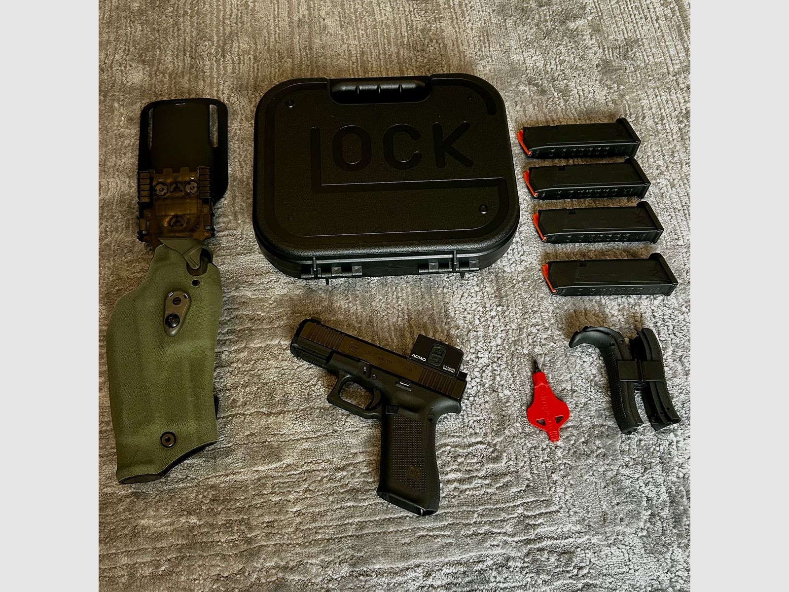 Glock 45 MOS FS Kal. 9mm + AIMPOINT ACRO + SAFARILAND Holster