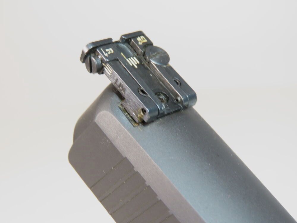 Bella SIG - Sauer P220 con mirino LPA