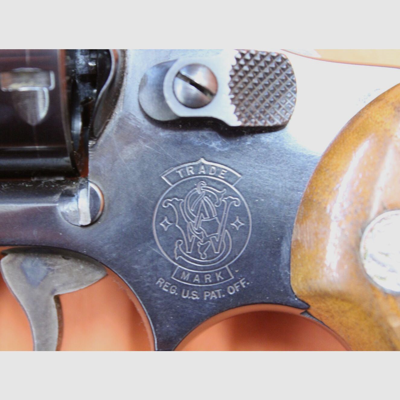 Smith & Wesson Revolver .38Special Smith&Wesson/ S&W 36 brüniert, 1 7/8" Lauf/ Holzgriffschalen Gebrauchtwaffe