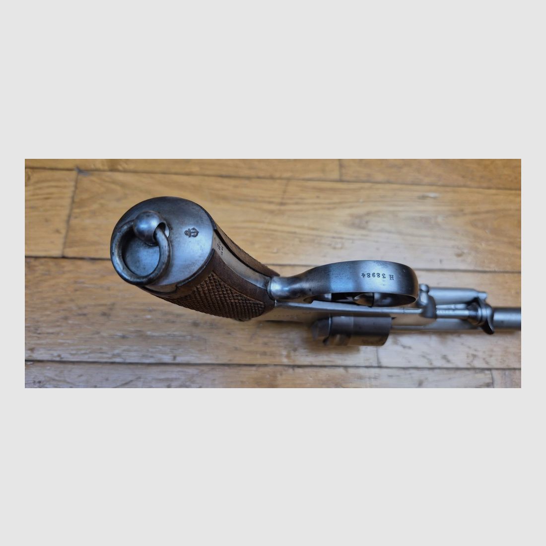 Sehr schöner Dienstrevolver Modell 1873 – Kaliber 11mm73 – Vollständig monomatrikuliert – Immer noch original strohgelb nach 145 Jahren! – MAS 1881 – Sehr gute Mechanik, schöner Lauf und schöne Kammern – TBE / TBE+, Bild 10 von 21