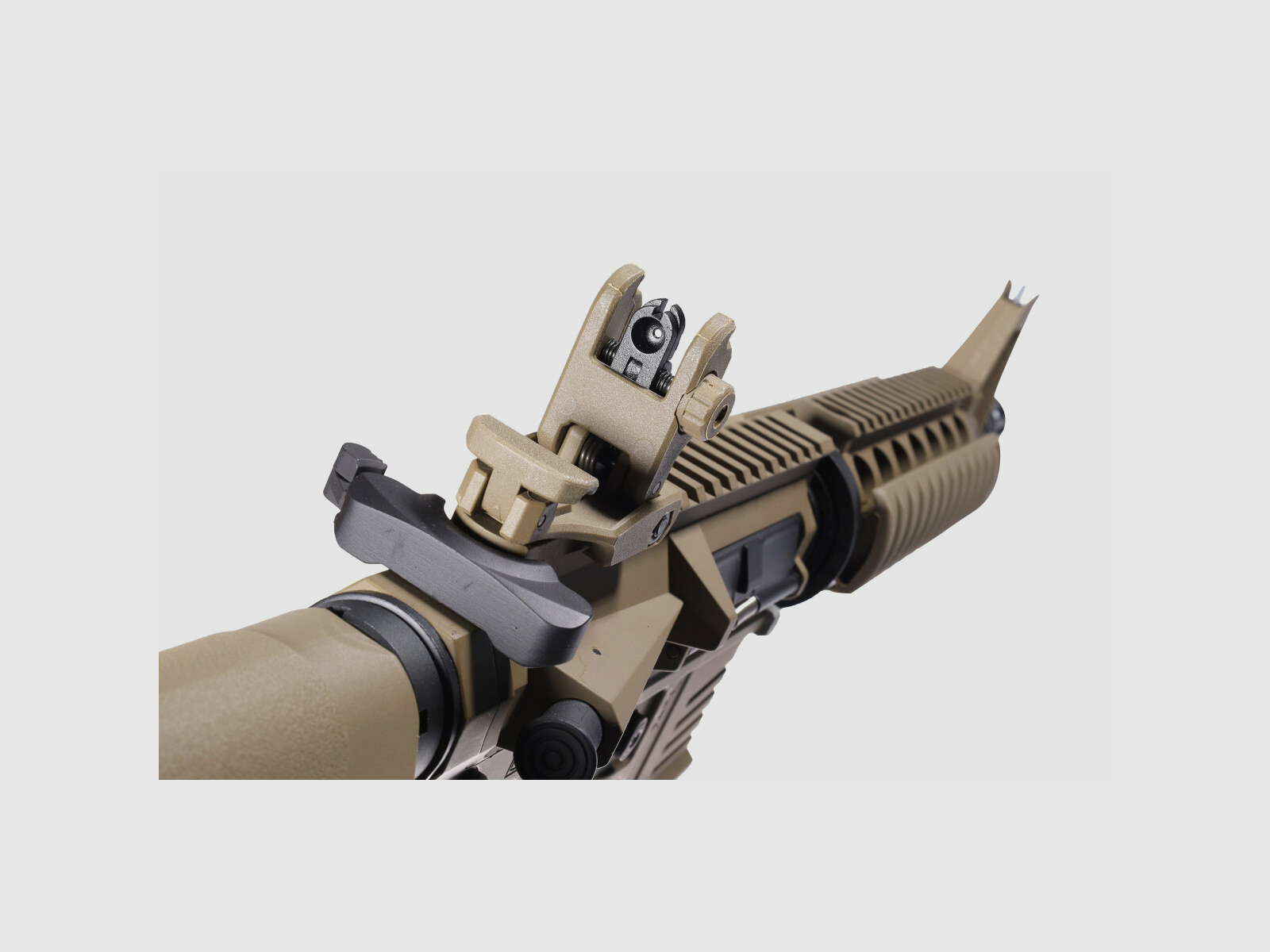 AR15 CQB-R ALPHA Metallo Completo Delta Armory Tan S-AEG Fucile Airsoft Libero da 18 Anni