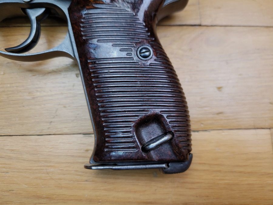 Splendide Pistolet Walther P38 – Code AC43 pour Walther à Zella-Mehlis – décembre 1943 – Bronzage d&rsquo;origine à 95% – Monomatricule – Mécanique et esthétique impeccable – Excellent état, image 3 sur 18