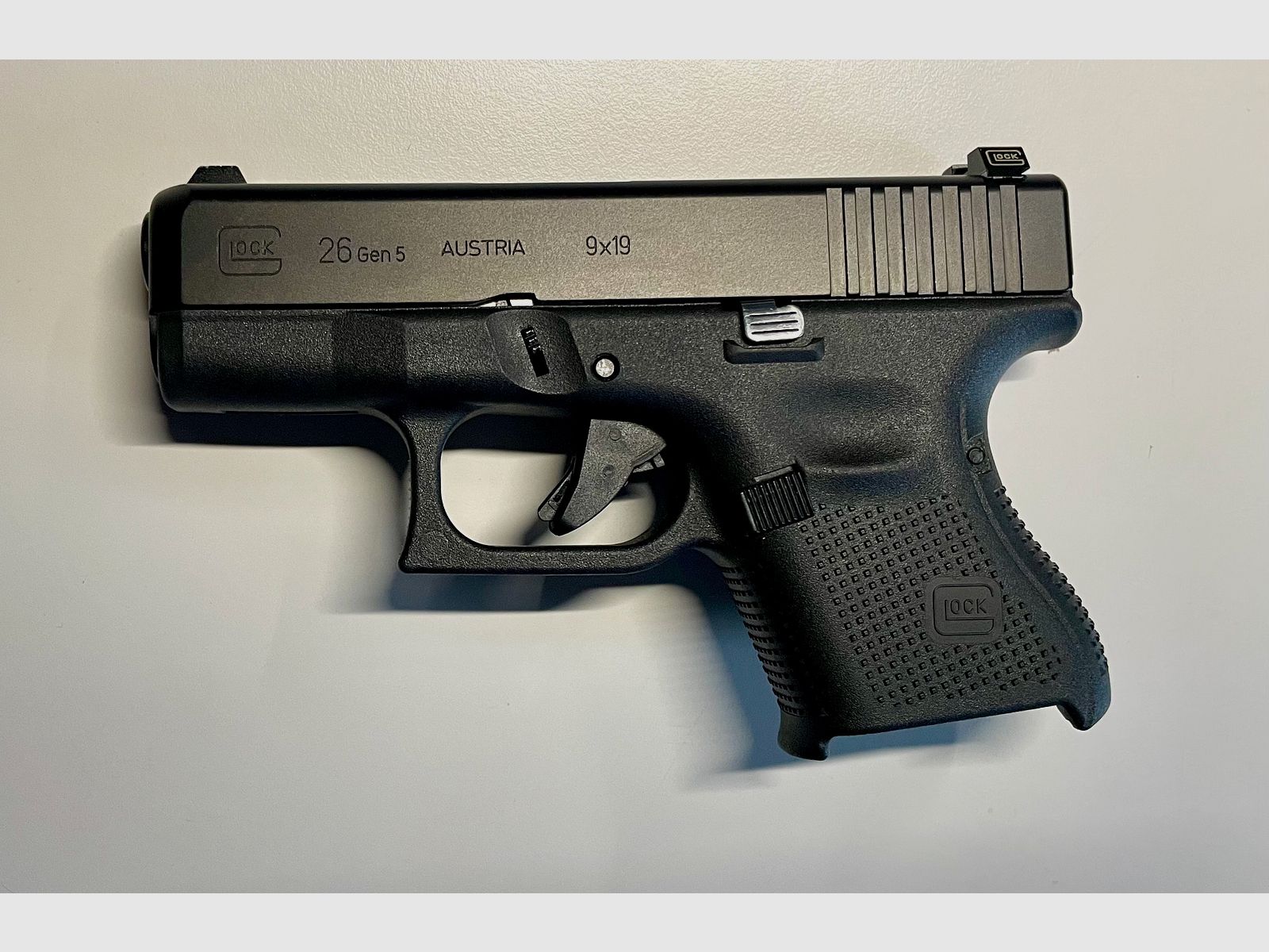 Glock 26 Gen.5 caliber 9mm Luger with box & 2 magazines