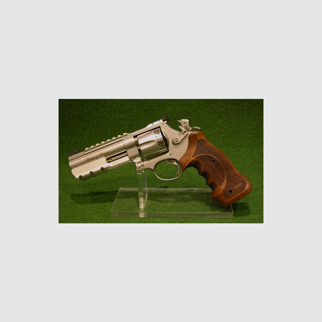 Biała diamentowa flet EVIL COMPETITION 627-1 N 5-1/2" cali .357 Magnum