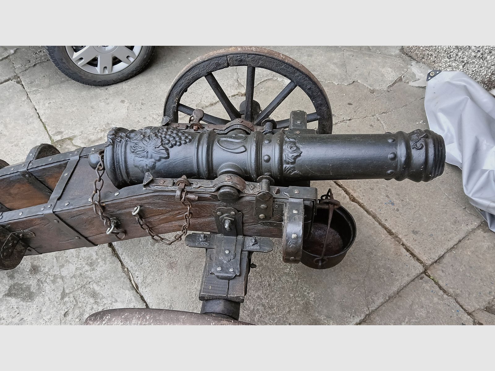 OgłoszenieReplika armaty wojskowej