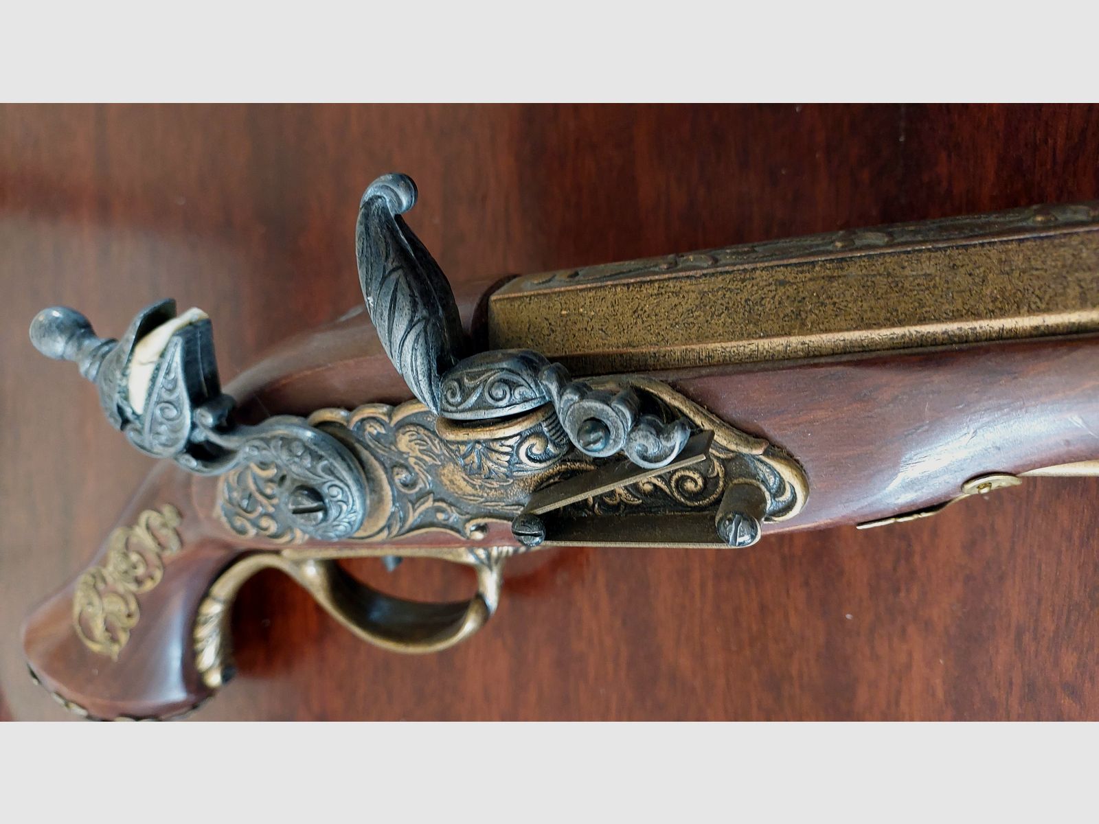 Replica flintlock pistol decoration – defective