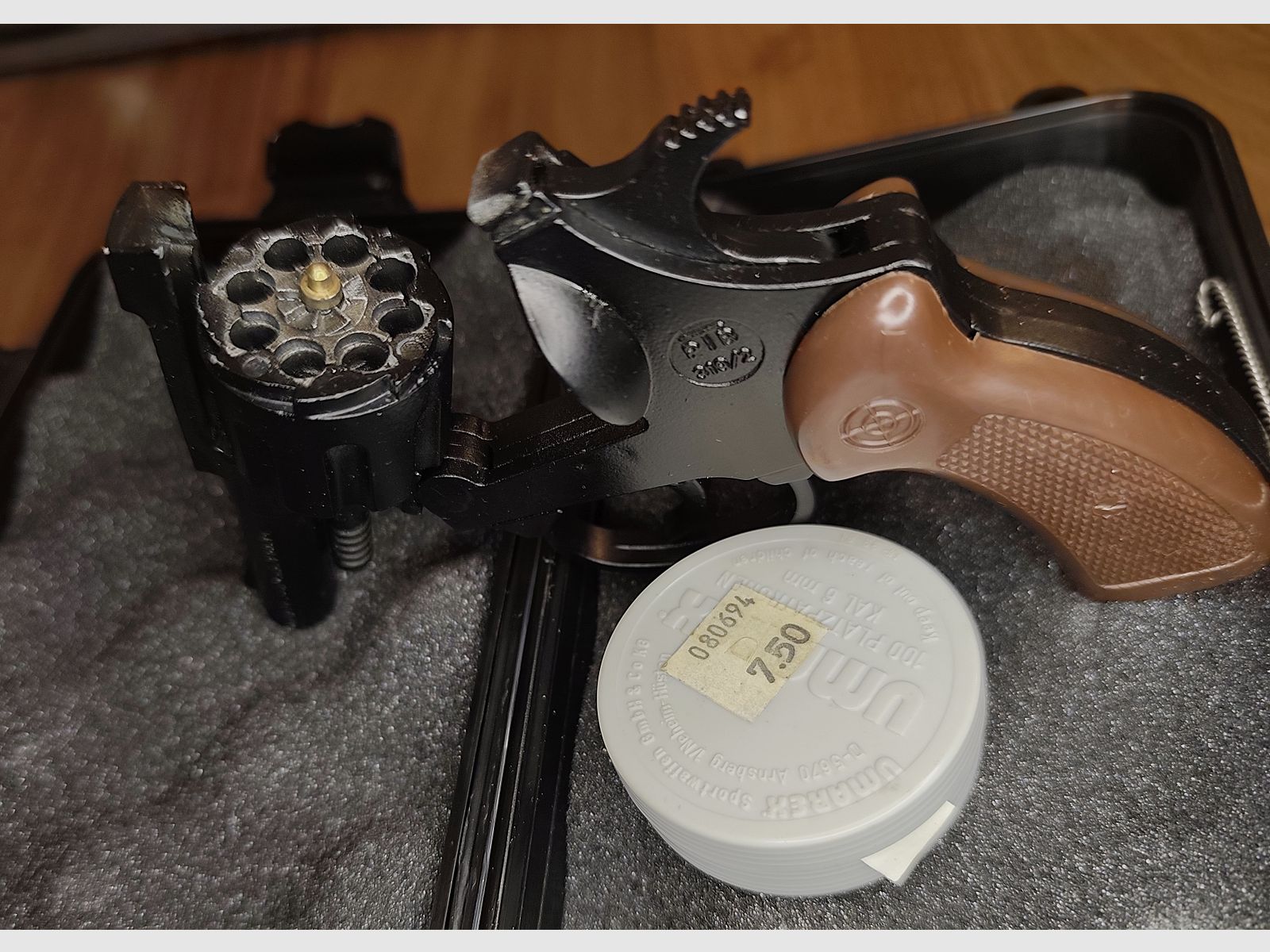 UMAREX Kipplauf Revolver 6mm + Munition + Pyro Effekte