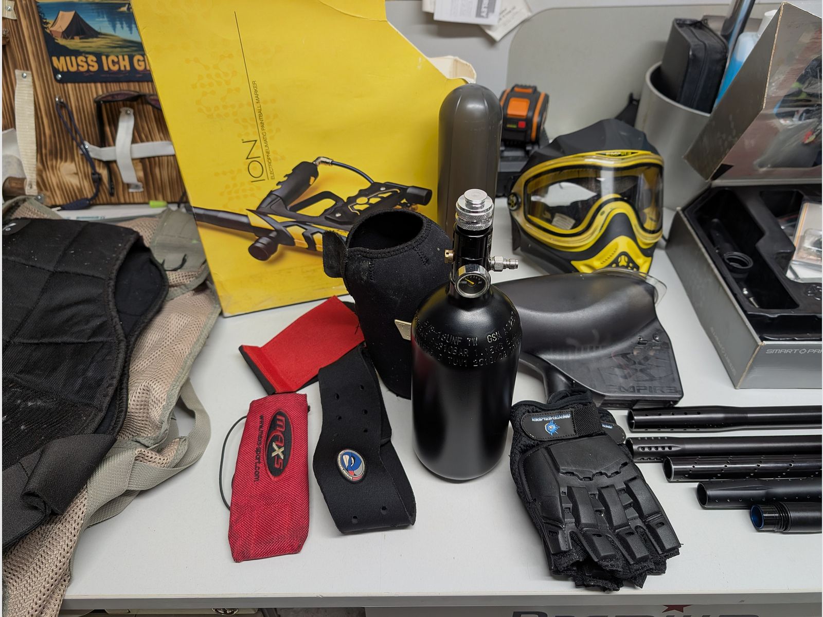 Équipement complet de paintball y compris le marqueur