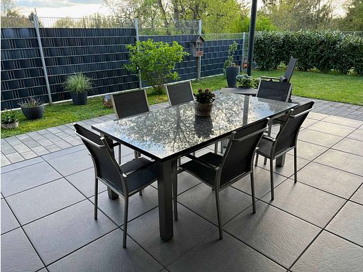 Stół ze stali nierdzewnej "Ehrenburg" z blatem granitowym "BluePearl" o grubości 3 cm