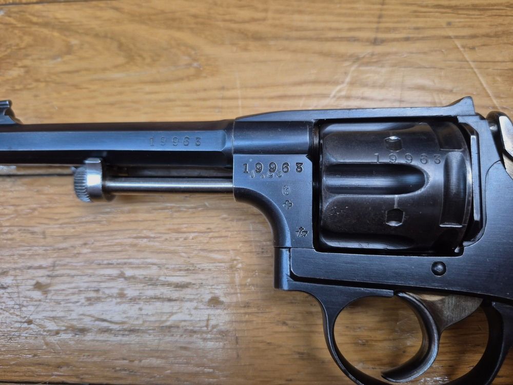 Zeer mooie Zwitserse revolver model 1882 (en niet 1882-29!) – kal. .7.5 Zwitsers – Militaire wapen van het Arsenal van Bern – » W+F Bern » – Wapen van 2e type uit 1916 – Slechts 17.255 wapens – Zeer goede staat en categorie D! – TBE, afbeelding 1 van 25