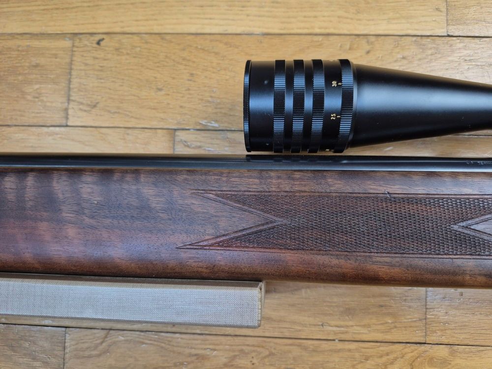 Wspaniały zestaw karabinu precyzyjnego Anschütz model MATCH 54 wersja 1407 – 22LR – Luneta Weaver CT36 Micro Trac 36 x 40 z diopterem i tunelem Anschütz (3 irysy!) – Ciężka lufa – Ochrona komory + Ochrona zamka + Walizka! Top zestaw! TBE+++, zdjęcie 9 z 53