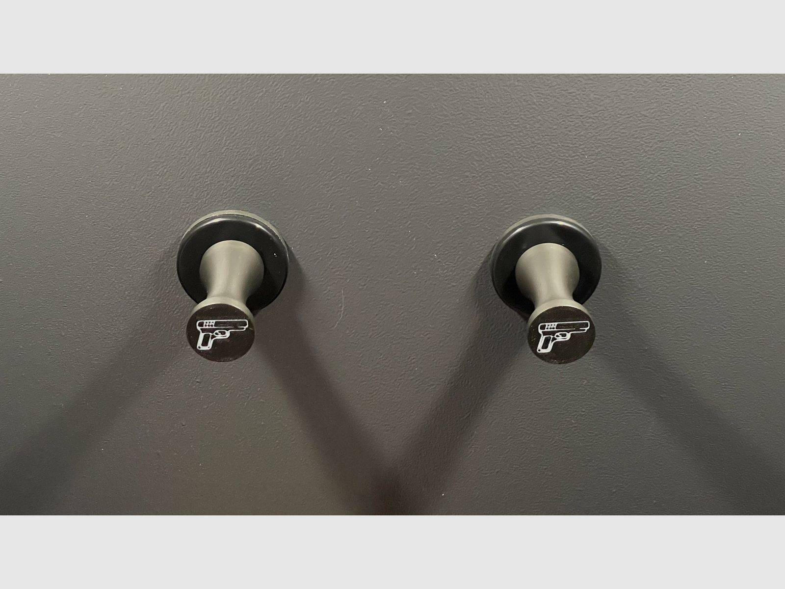 2er-Set Kurzwaffenhalter für Waffenschrank: Magnetisch! Stark!