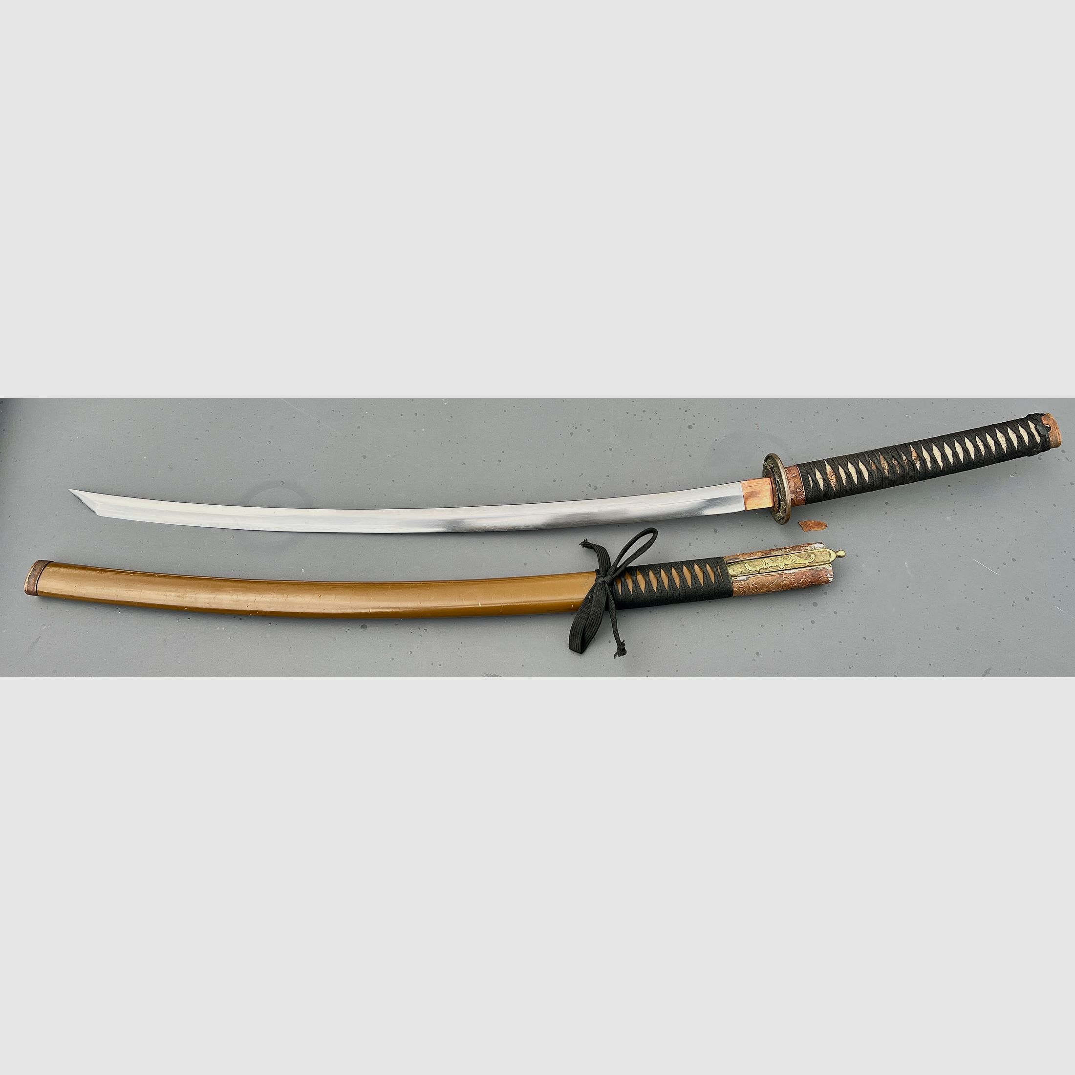 Autentyczny japoński oficerski katana (Shin-guntō Typ 98) z II wojny światowej z podpisanym ostrzem Kanemune., zdjęcie 3 z 9