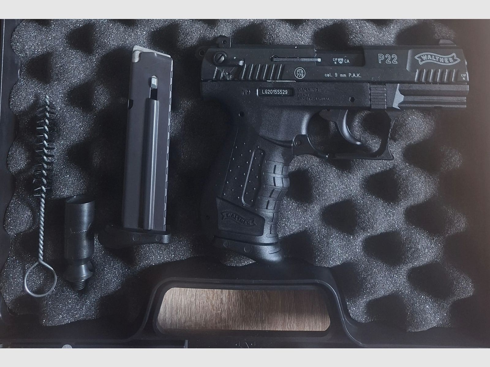 P22 classic z zapasowym magazynkiem