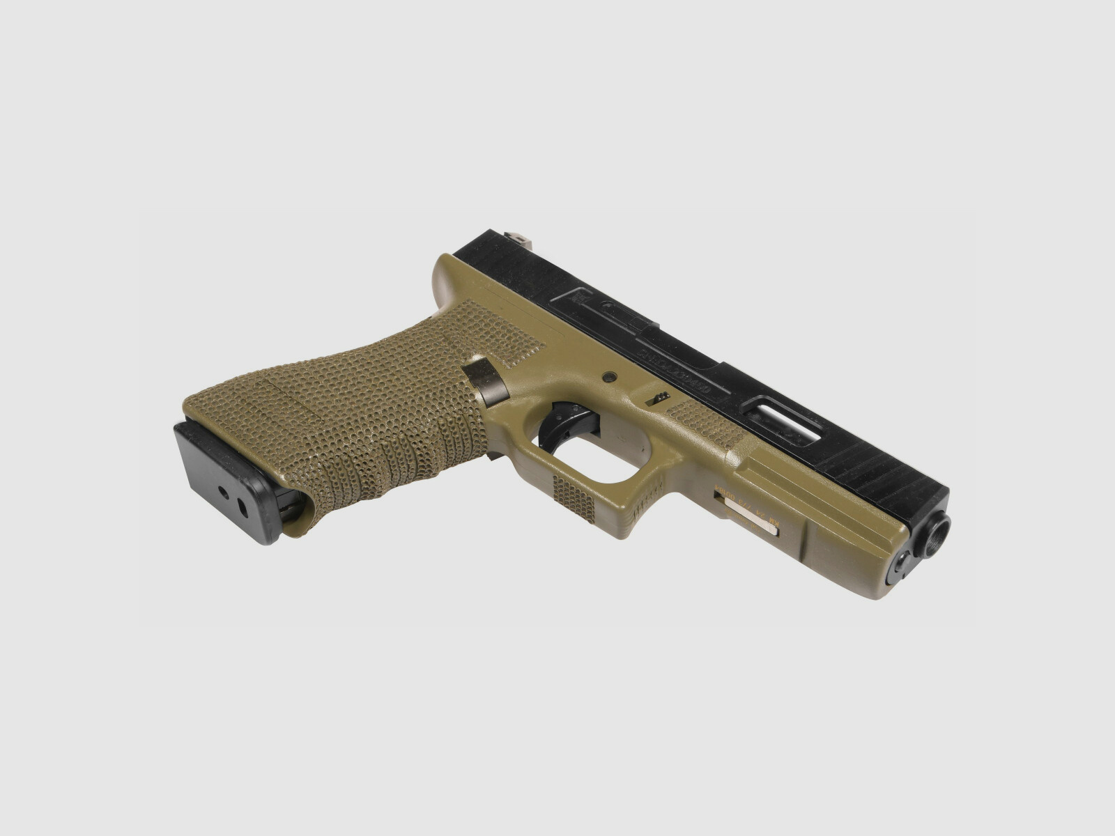 P02 GBB Airsoft Pistole in Oliv | Delta Armory