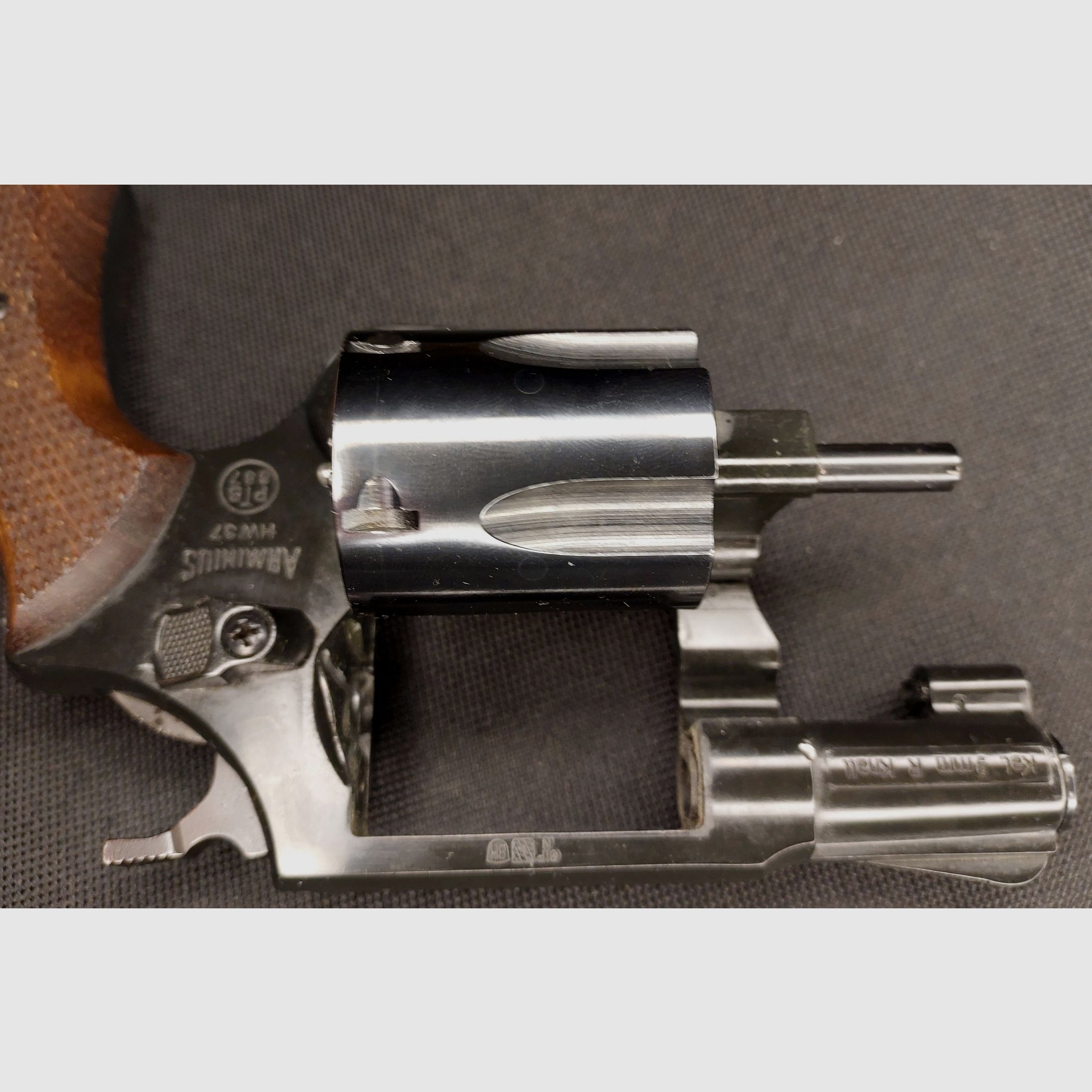 Incienso HW37 Cal. 9mm R.K. (PTB 887) OVP con empuñaduras de madera y funda de cuero - en muy buen estado (Arminius HW 37)