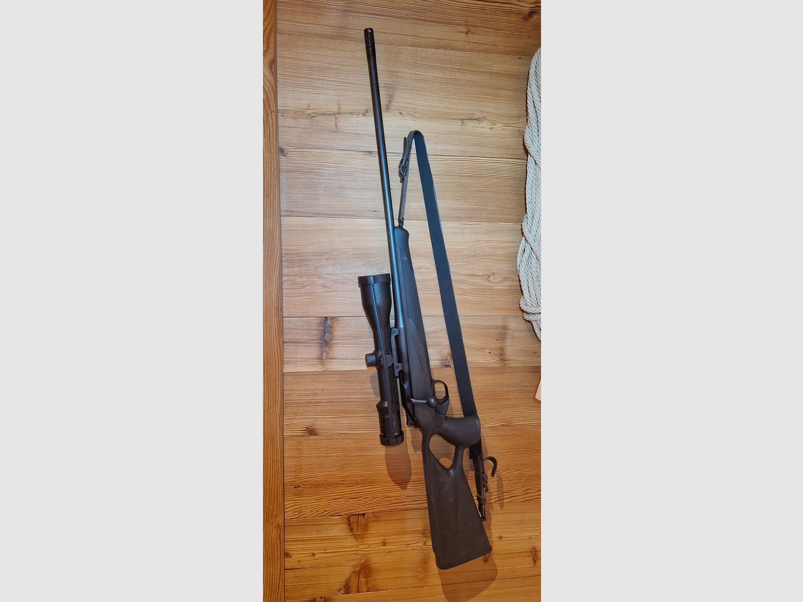 Blaser R8 mit Zielfernrohr