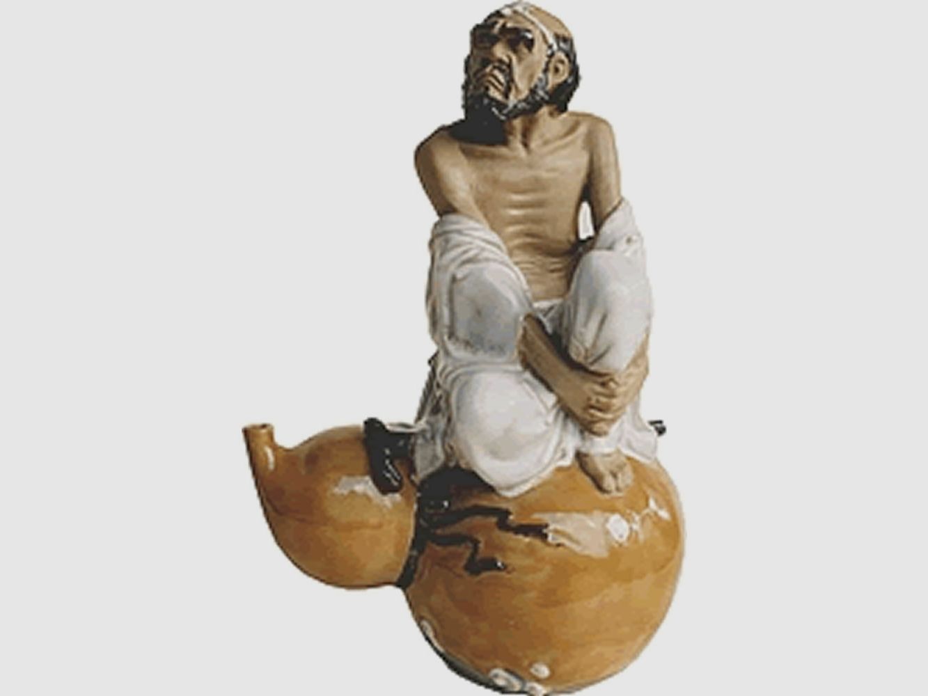 Mann sitzend auf Krug