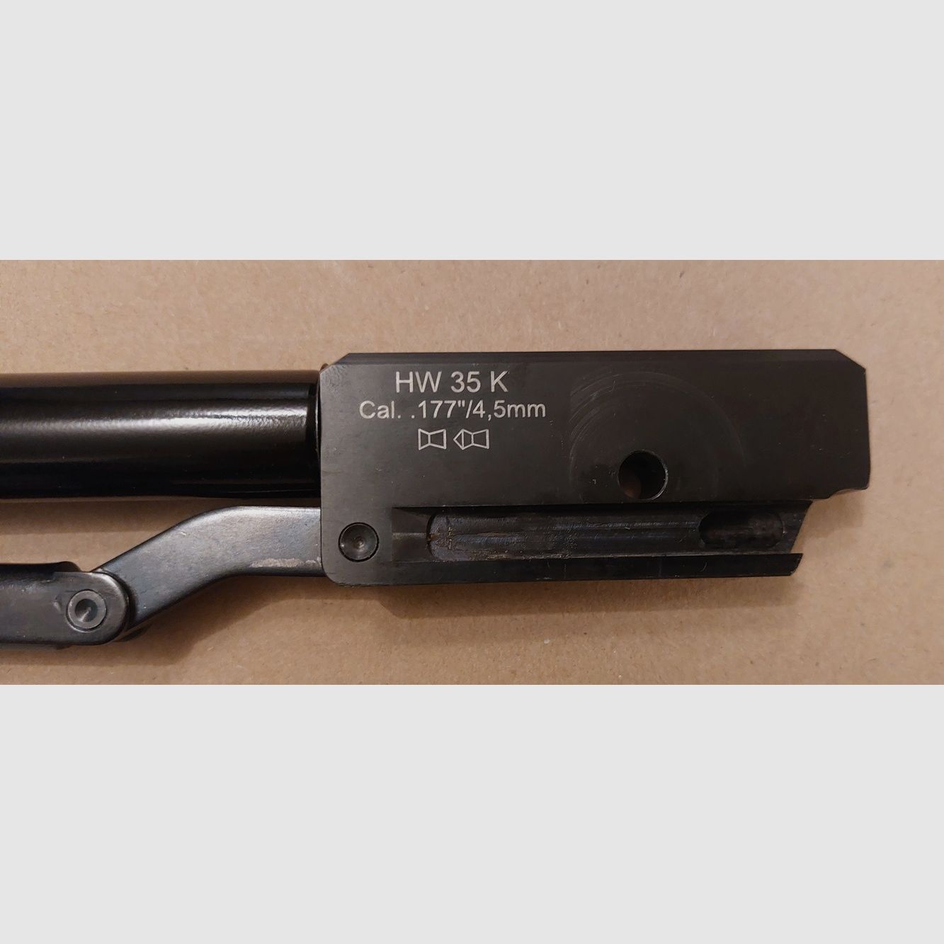 Weihrauch HW 35 K Lauf 4,5 mm ohne F mit lackiertem Laufmantel, aufgeschraubtem Weihrauch Schalldämpfer