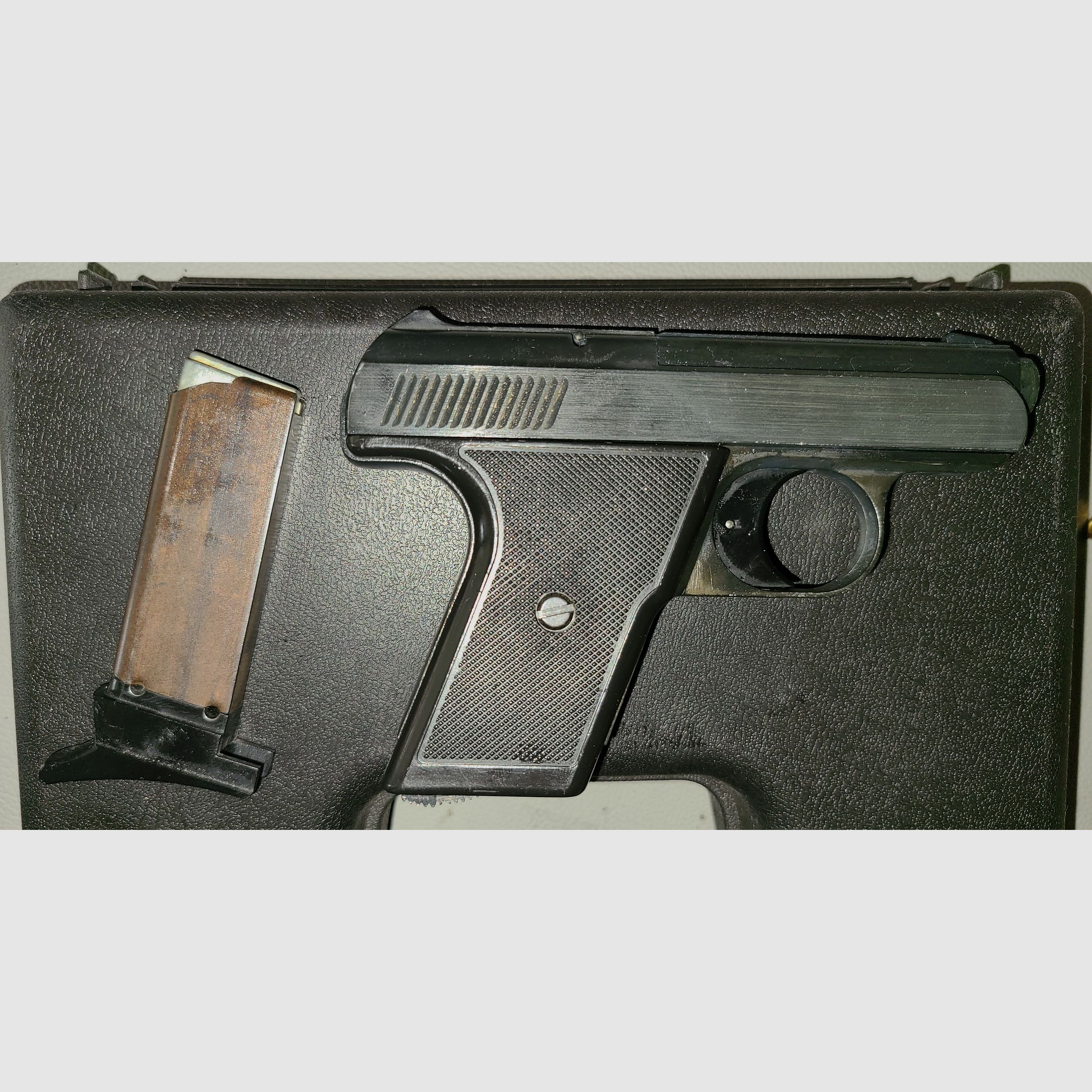 PERFECTA MOD. FBI 8000 / 8mm /  PTB 387  / SCHRECKSCHUSS / GAS PISTOLE / SILVESTER / SELBSTVERTEIDIGUNG OHNE ZUBEHÖR 