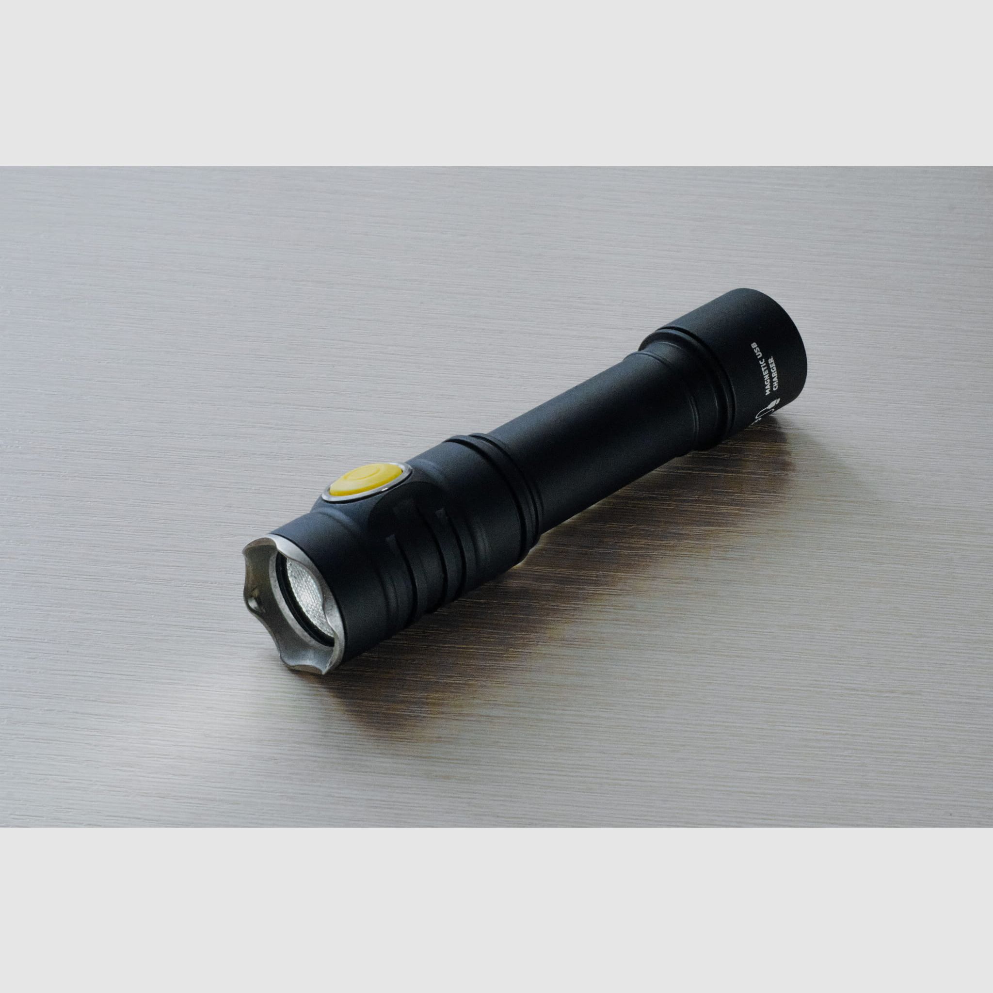 Armytek Prime C2 Pro v4 white lampe torche EDC, image 1 sur 8