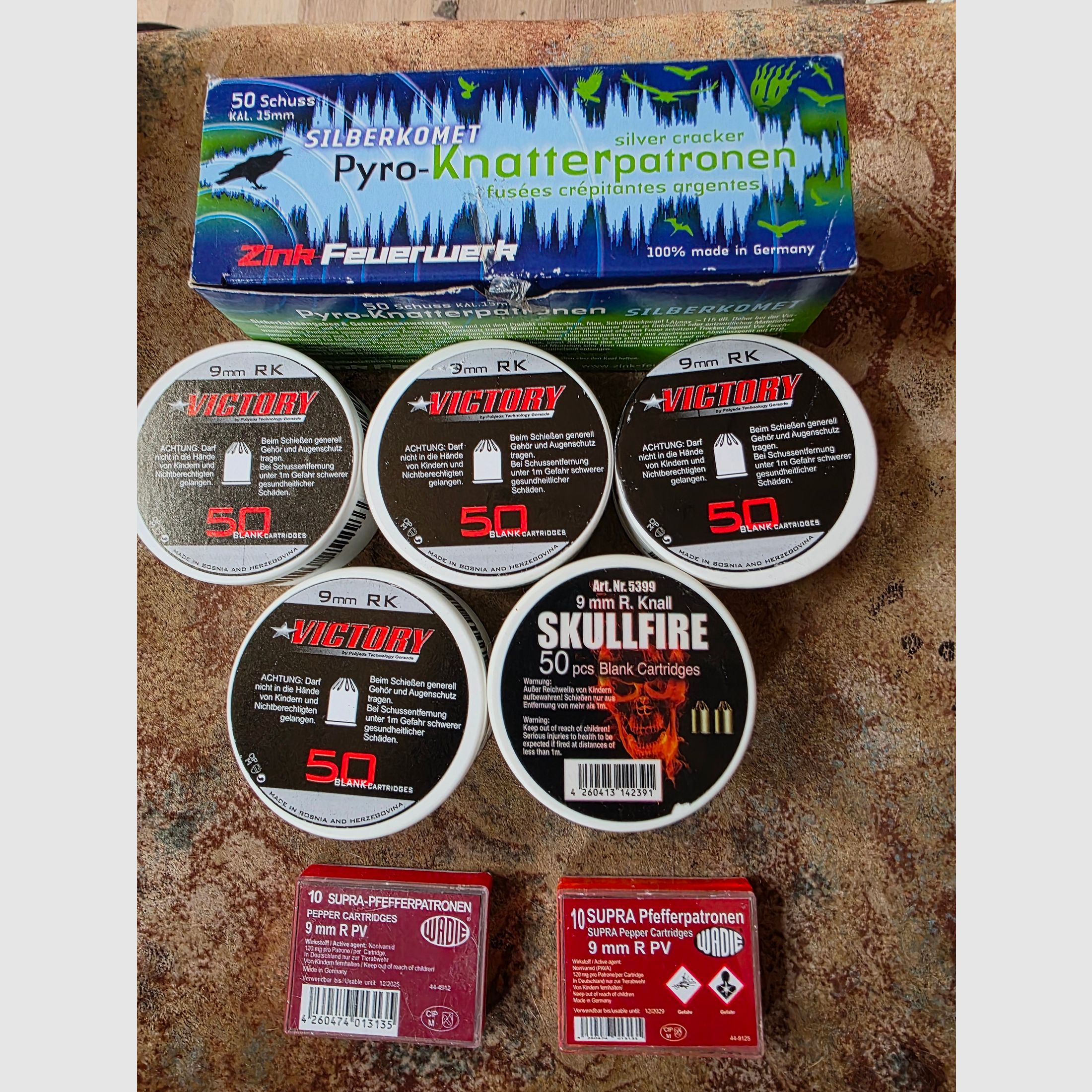 5x cartucce 9mmRK Knall, 2x cartucce di pepe 9mmRK, 1x fuochi d'artificio Zink Ratter