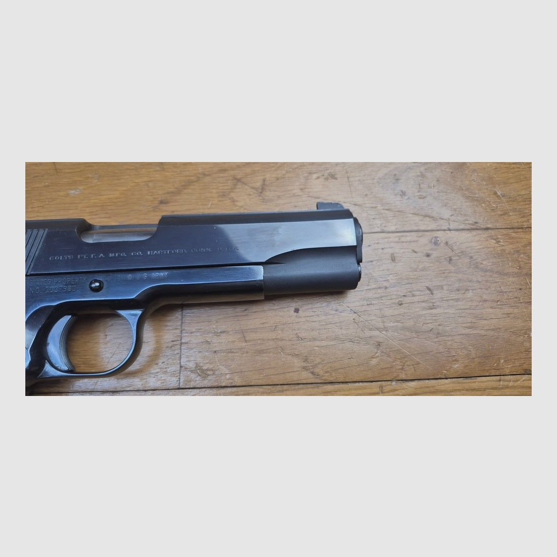 Magnifico e autentico Colt 1911 in 22LR – Arma da allenamento – "Proprietà degli Stati Uniti" – Set unico – Realizzato su base di una conversione Colt e di un'arma splendida del 1943 – Meccanica impeccabile – Canne nuova – Brunitura sontuosa nel più bel blu Colt – Migliore base possibile per l'allenamento con la 1911 – TBE++, immagine 25 di 25
