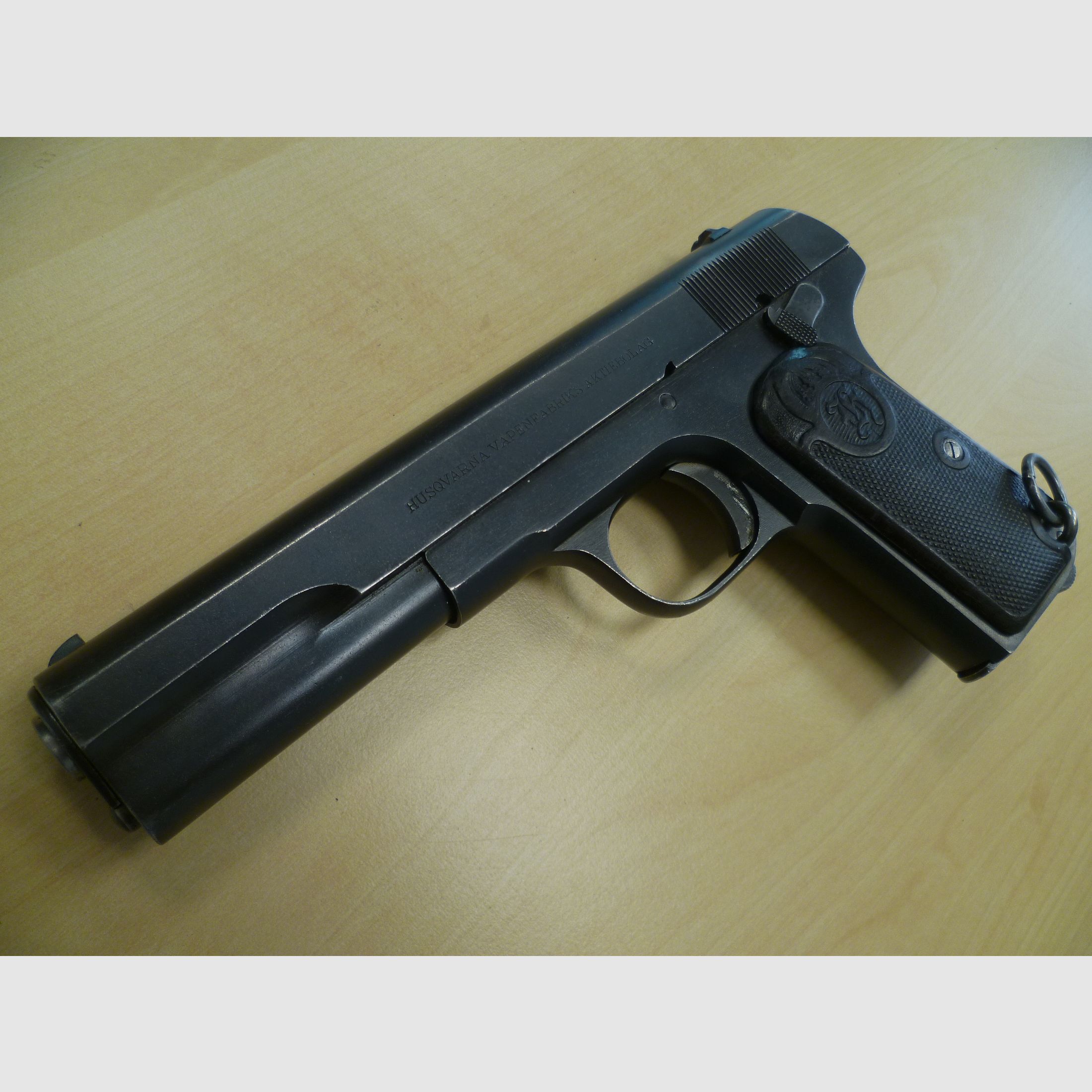 Pistole Husqvarna M 07  -  9mm Browning Long