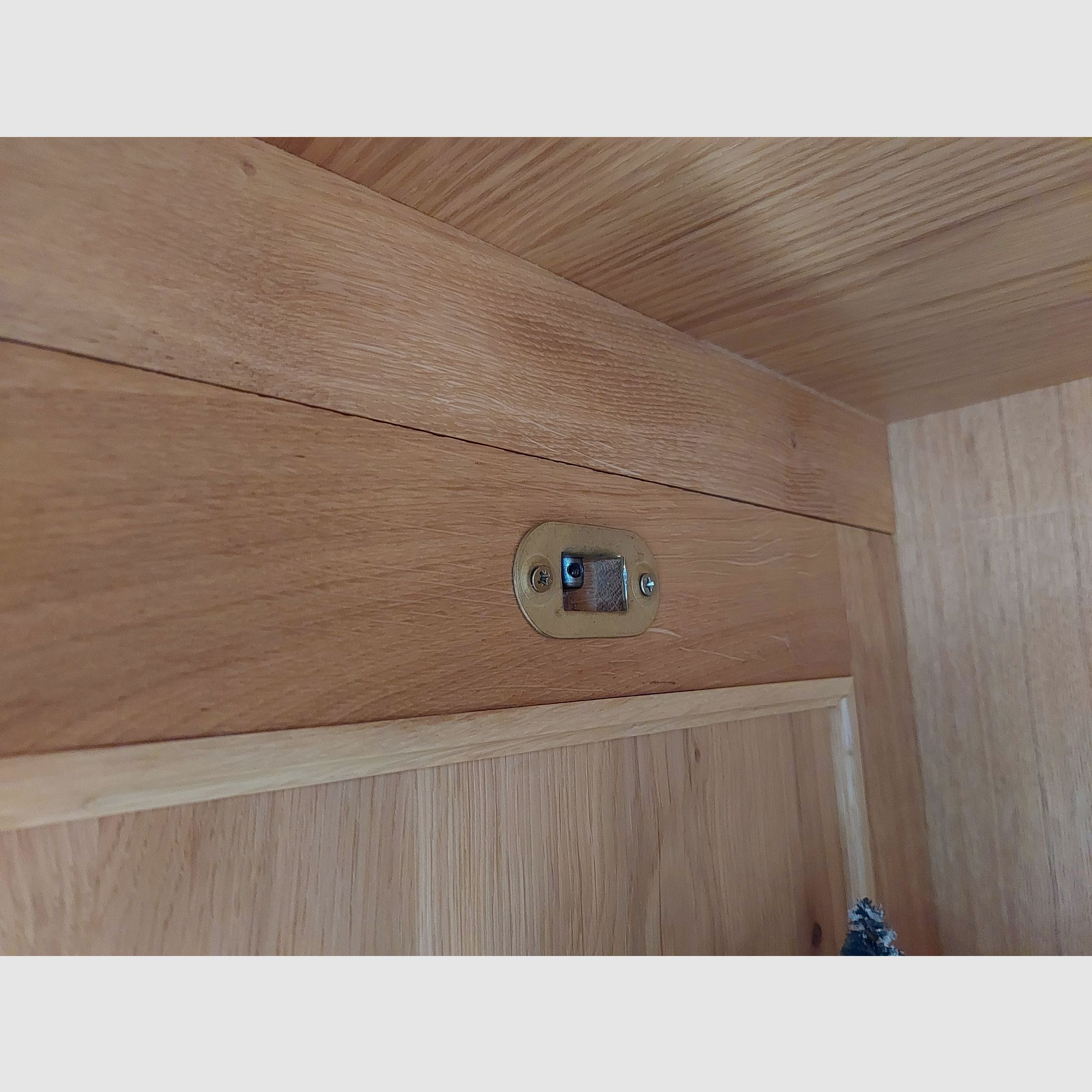 Jagdschrank Waffenschrank Schrank Eiche hell massiv Landhaus-Stil 180x140x55cm ggf. mit Tresor