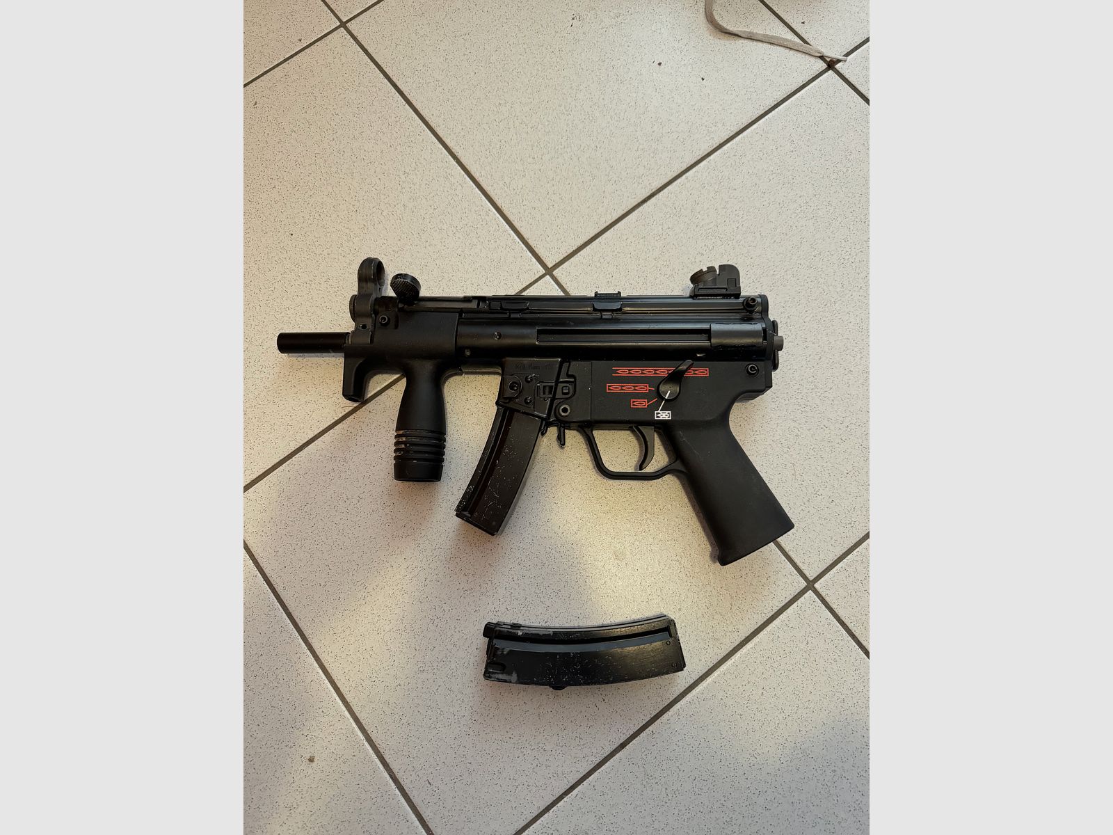 Wei-ETech WE5K Apache SMG Vollmetall GBB 6mm BB schwarz