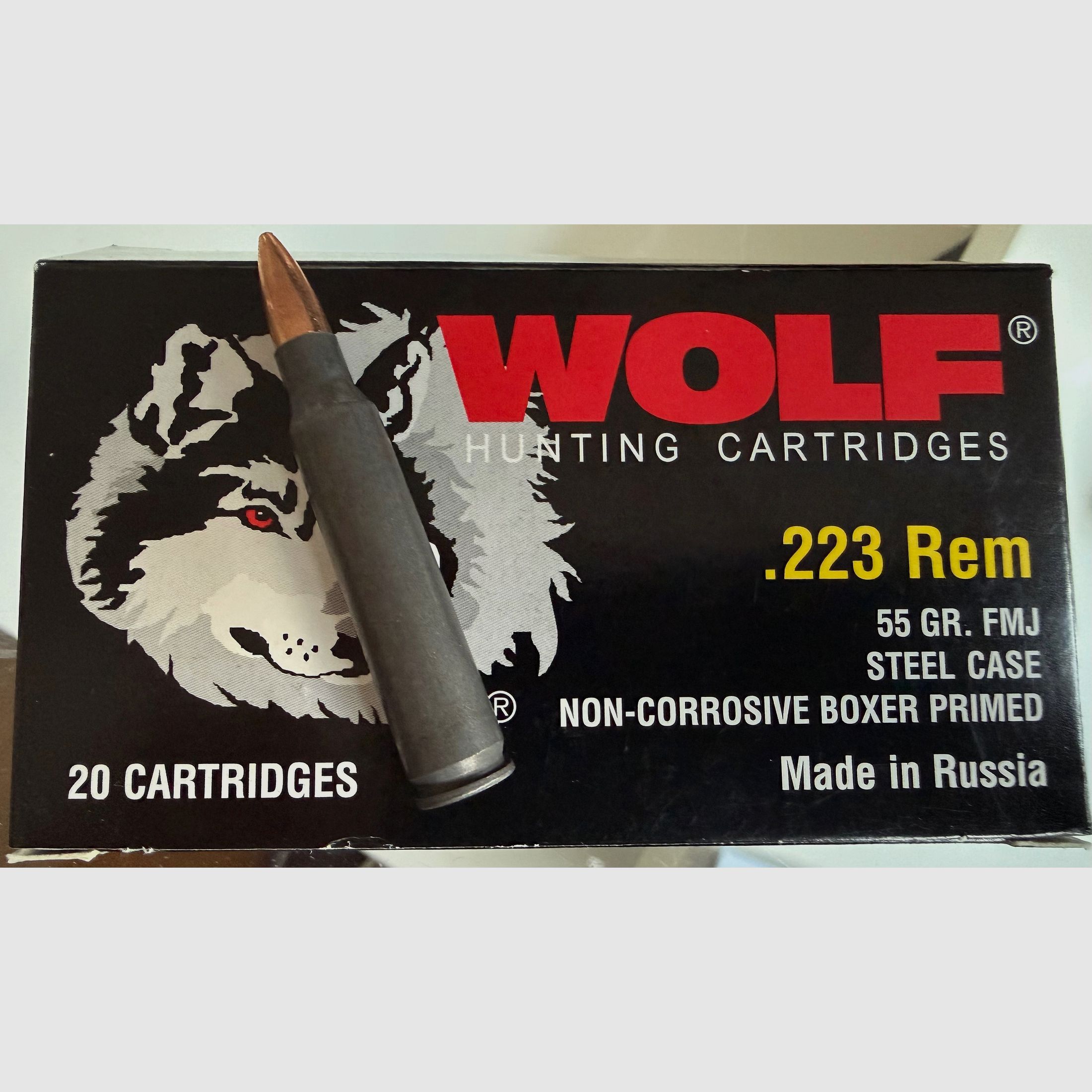 Fucile a ripetizione Remington 700 in calibro .223 REM con ottica Leupold 6–18 VX-II