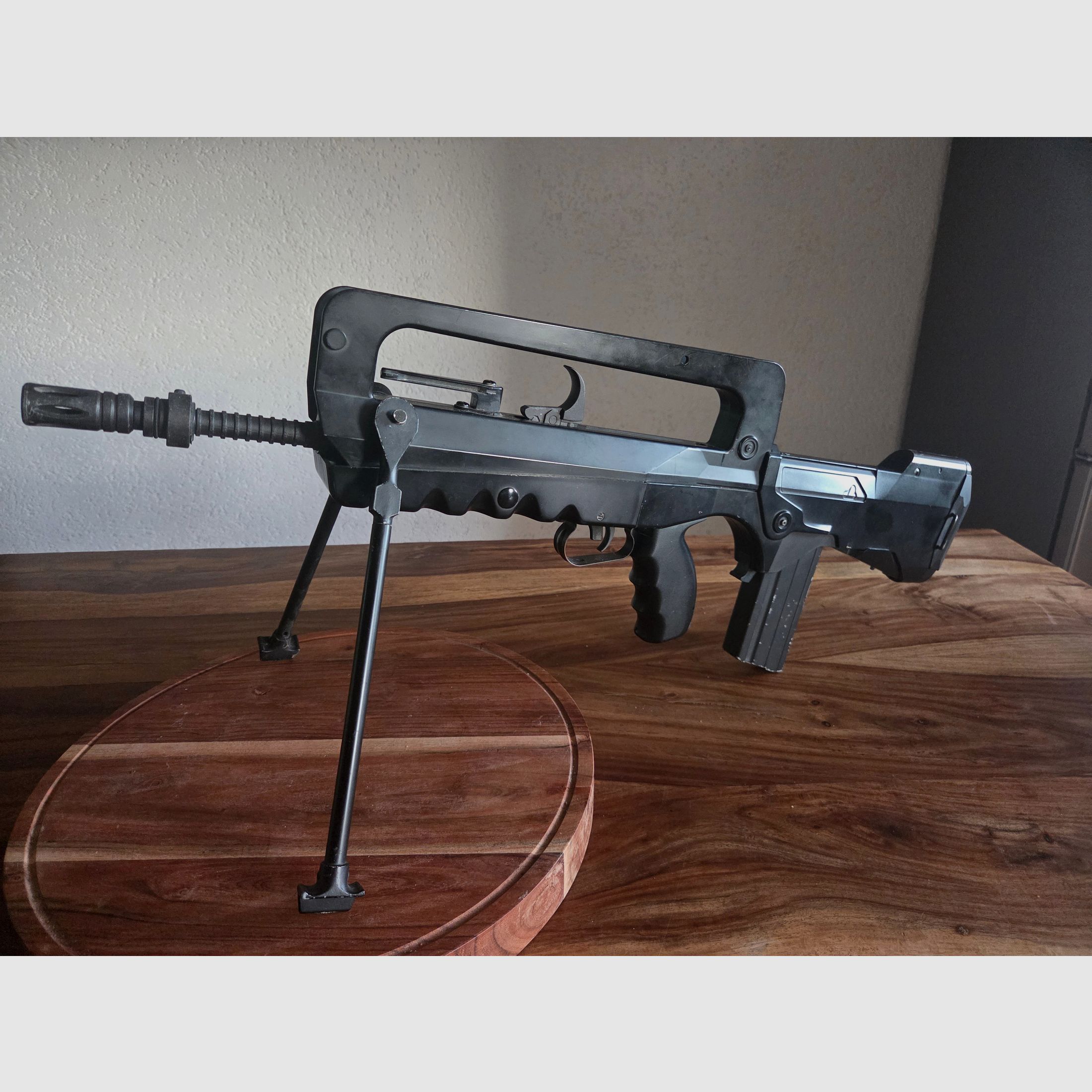 FA-MAS 5.56-F1 Softair / Airsoft – Kal. 6 mm BB – F im Fünfeck