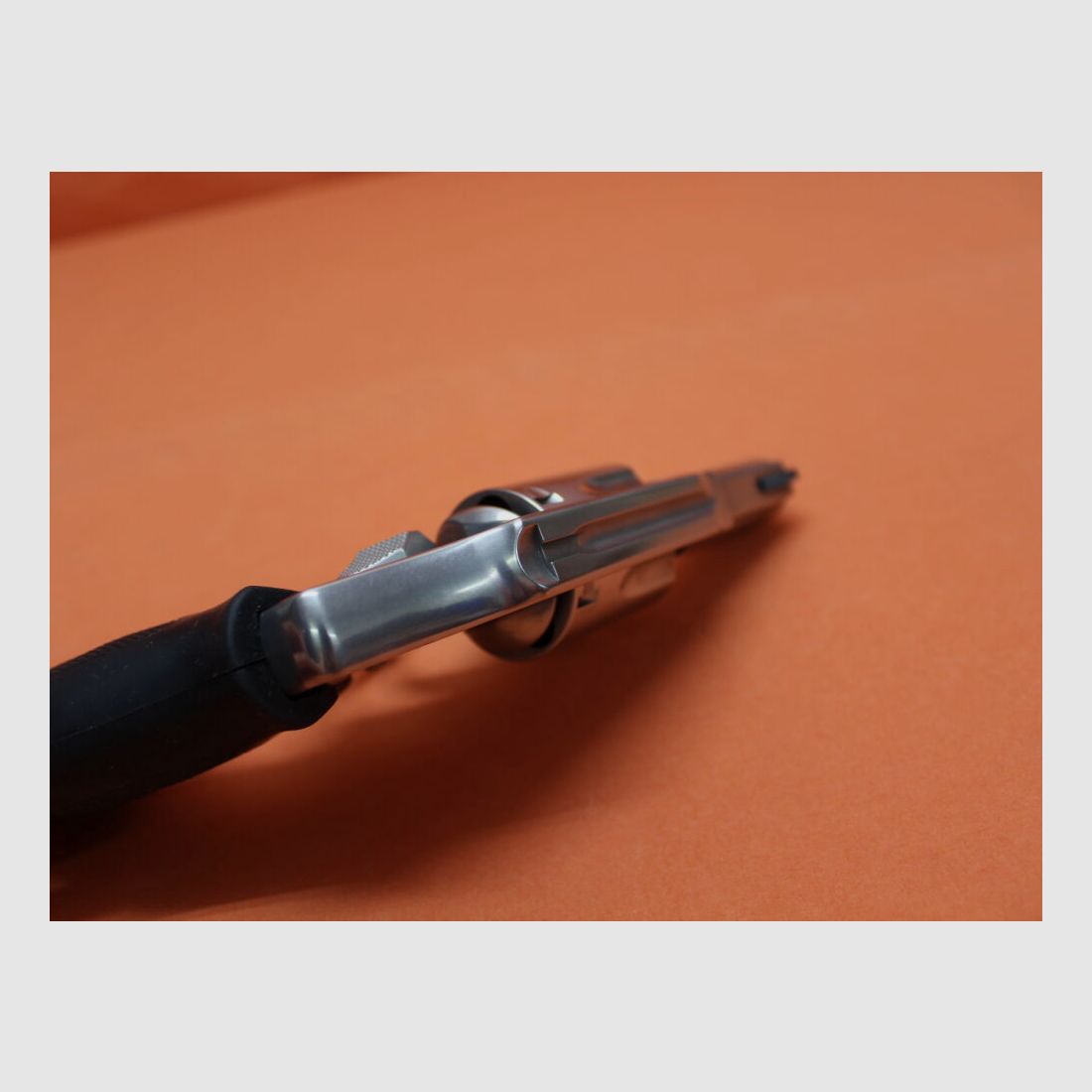Smith & Wesson Revolver .357Magnum Smith&Wesson/ S&W 640-3 Stainless, 2 1/8" Lauf mit Rampenkorn/ Gummigriff/ DAO