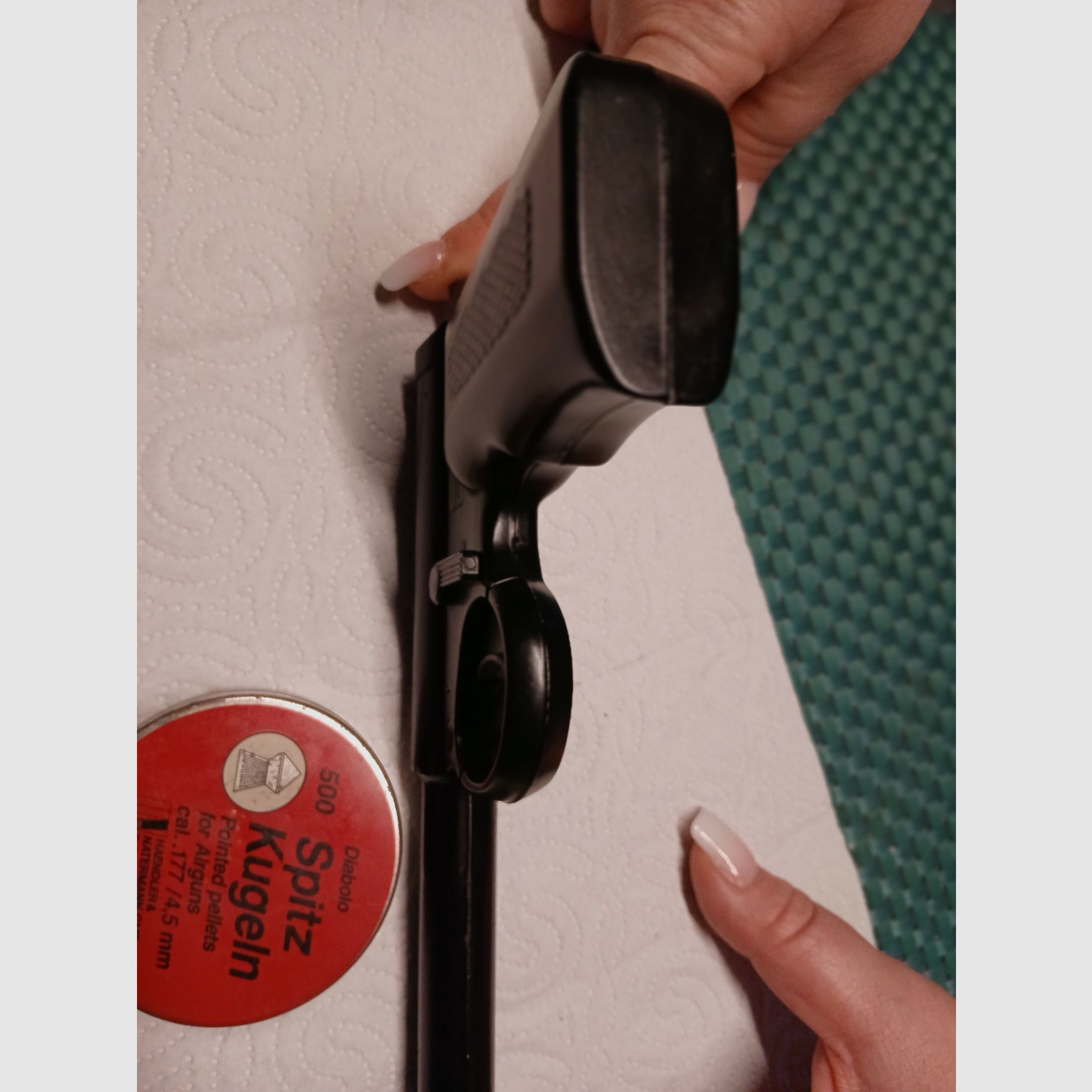 TJ Harrington “The Gat Red Box” .177 Pop-Out-Pistole.