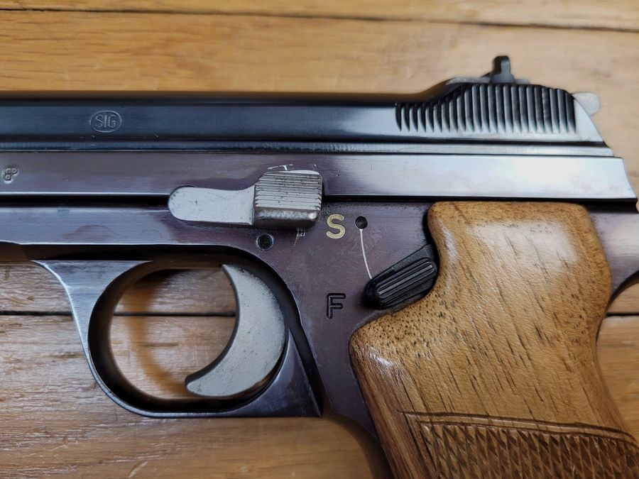 Wunderschöne SIG P210-2 Pistole – Mythos des Kalibers 9 para – Zivile Waffe SP47/8 gemäß Militärtyp – Erste SIG-Produktion (und nicht SIG Sauer) vor 1975 – Waffe von 1972/73 – Brünierung, Funktion und Traumlauf – Neuwertiger Zustand!, Bild 5 von 22
