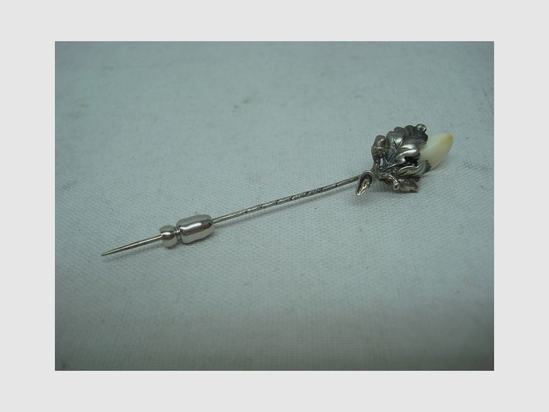 Tie pin acorn - with leaf